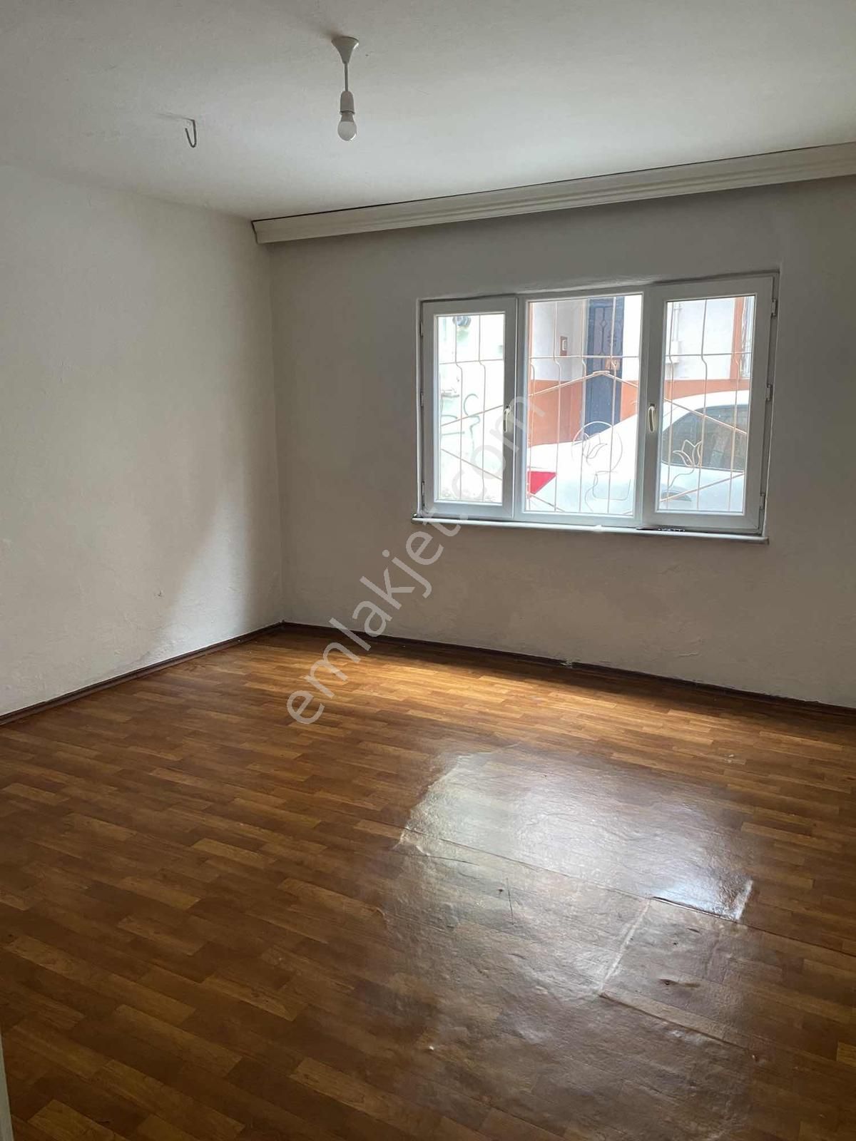 Acil Soğanlı Kanalboyunda İki Katlı Bahçeli Müstakil Bina - Görsel 23