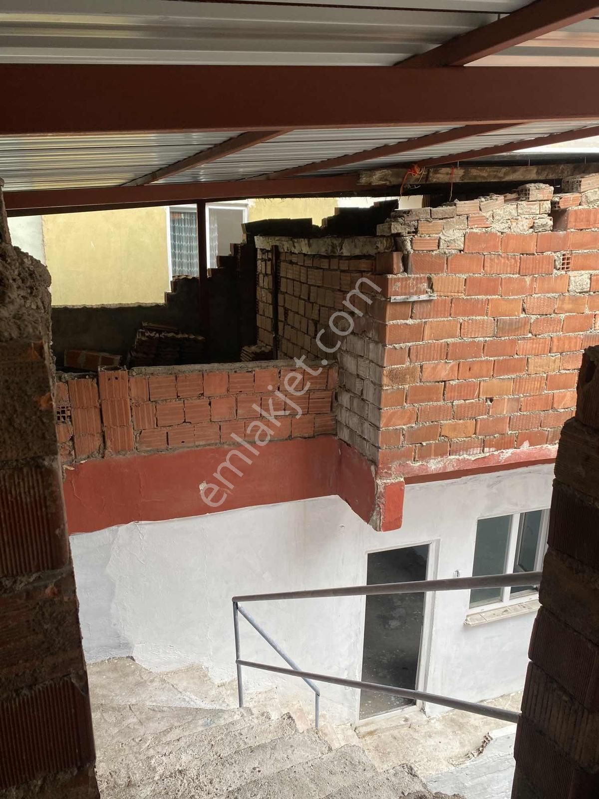 Acil Soğanlı Kanalboyunda İki Katlı Bahçeli Müstakil Bina - Görsel 4