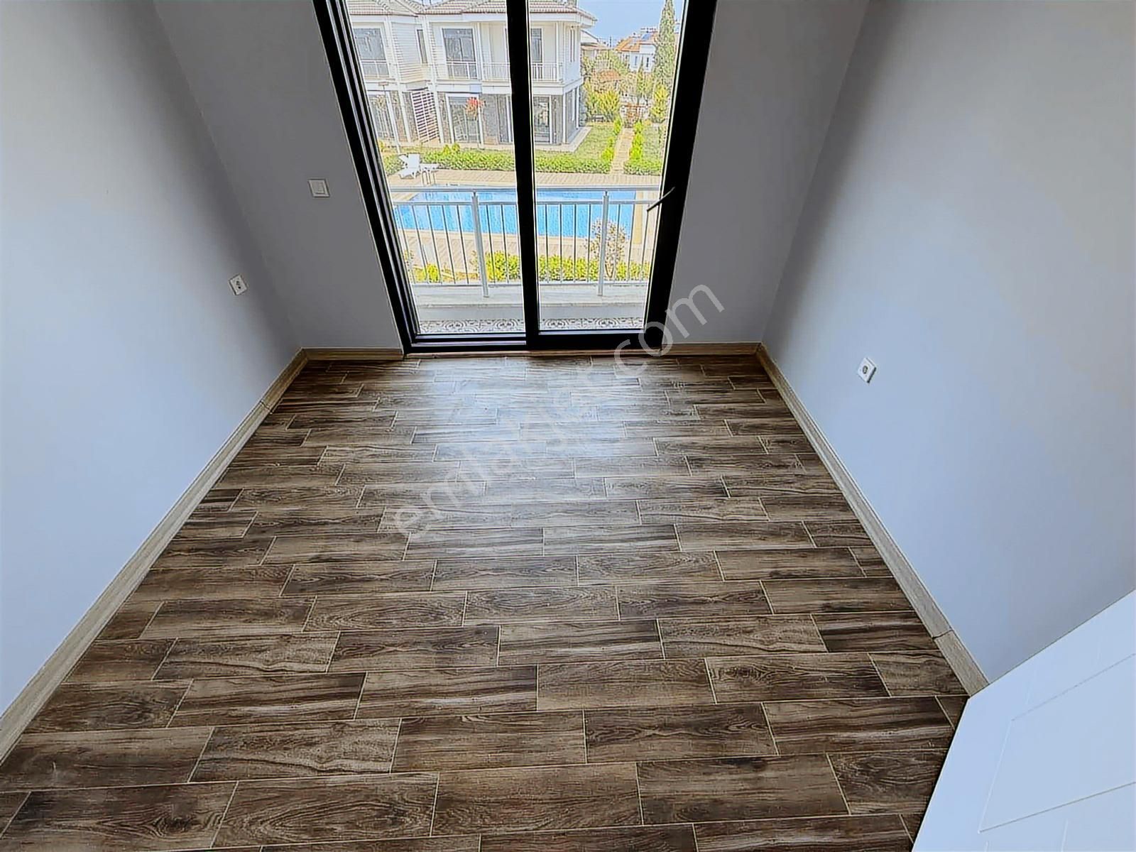 Onmax Pelitköy Sahil'de Satılık Sıfır 3+1 Site İçi Havuzlu Villa - Görsel 19