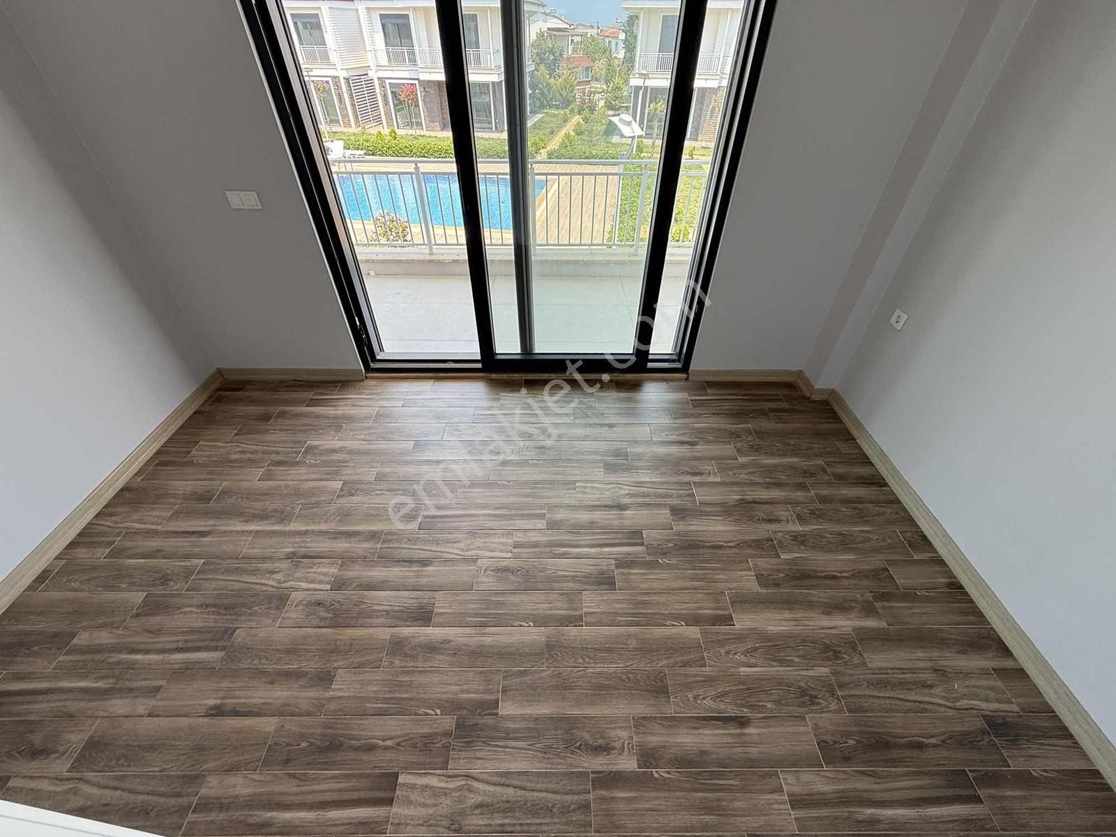 Onmax Pelitköy Sahil'de Satılık Sıfır 3+1 Site İçi Havuzlu Villa - Görsel 4