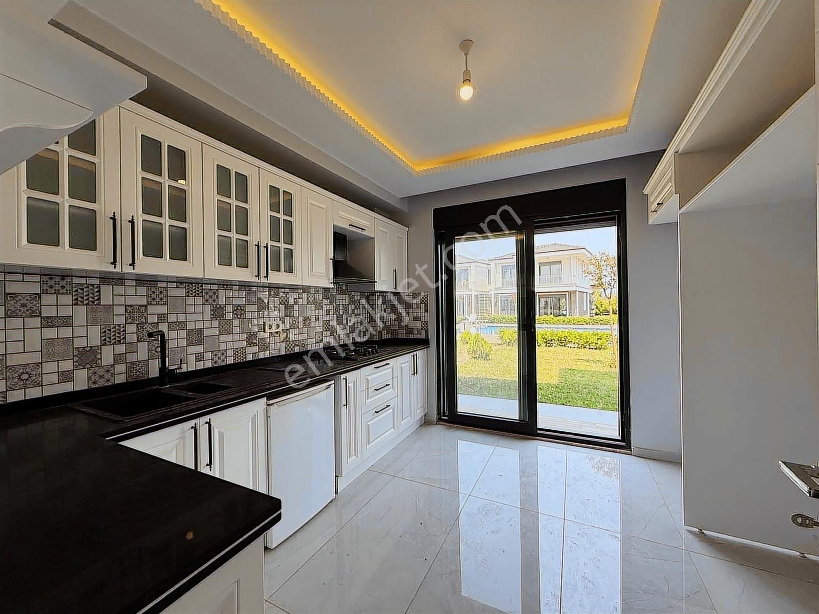 Onmax Pelitköy Sahil'de Satılık Sıfır 3+1 Site İçi Havuzlu Villa - Görsel 23