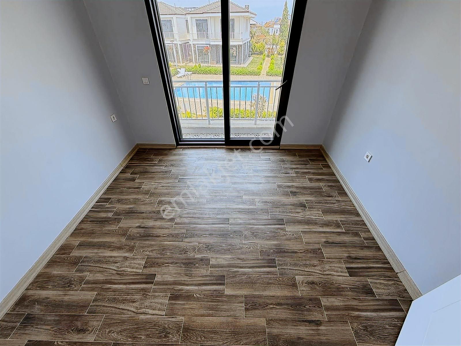 Onmax Pelitköy Sahil'de Satılık Sıfır 3+1 Site İçi Havuzlu Villa - Görsel 18