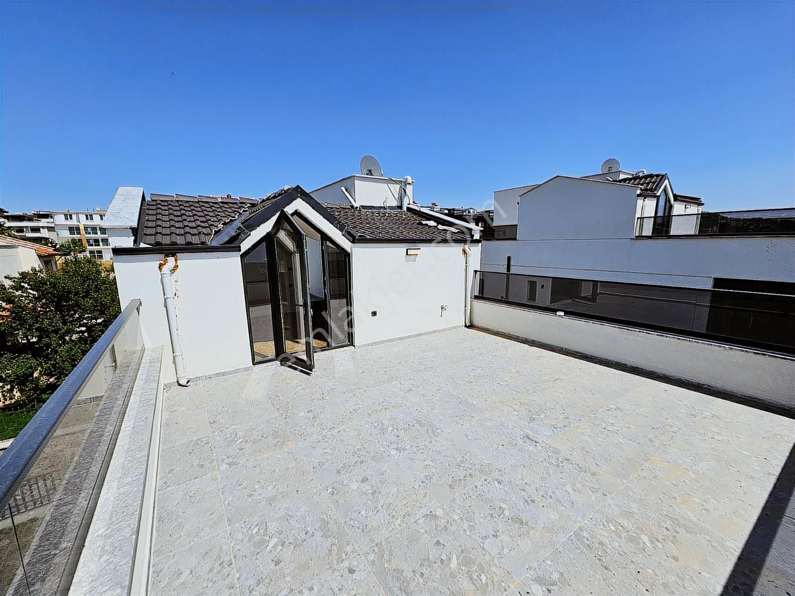 Pelitköy'de Denize 100 Metre Ultra Lüks Villa - Görsel 31