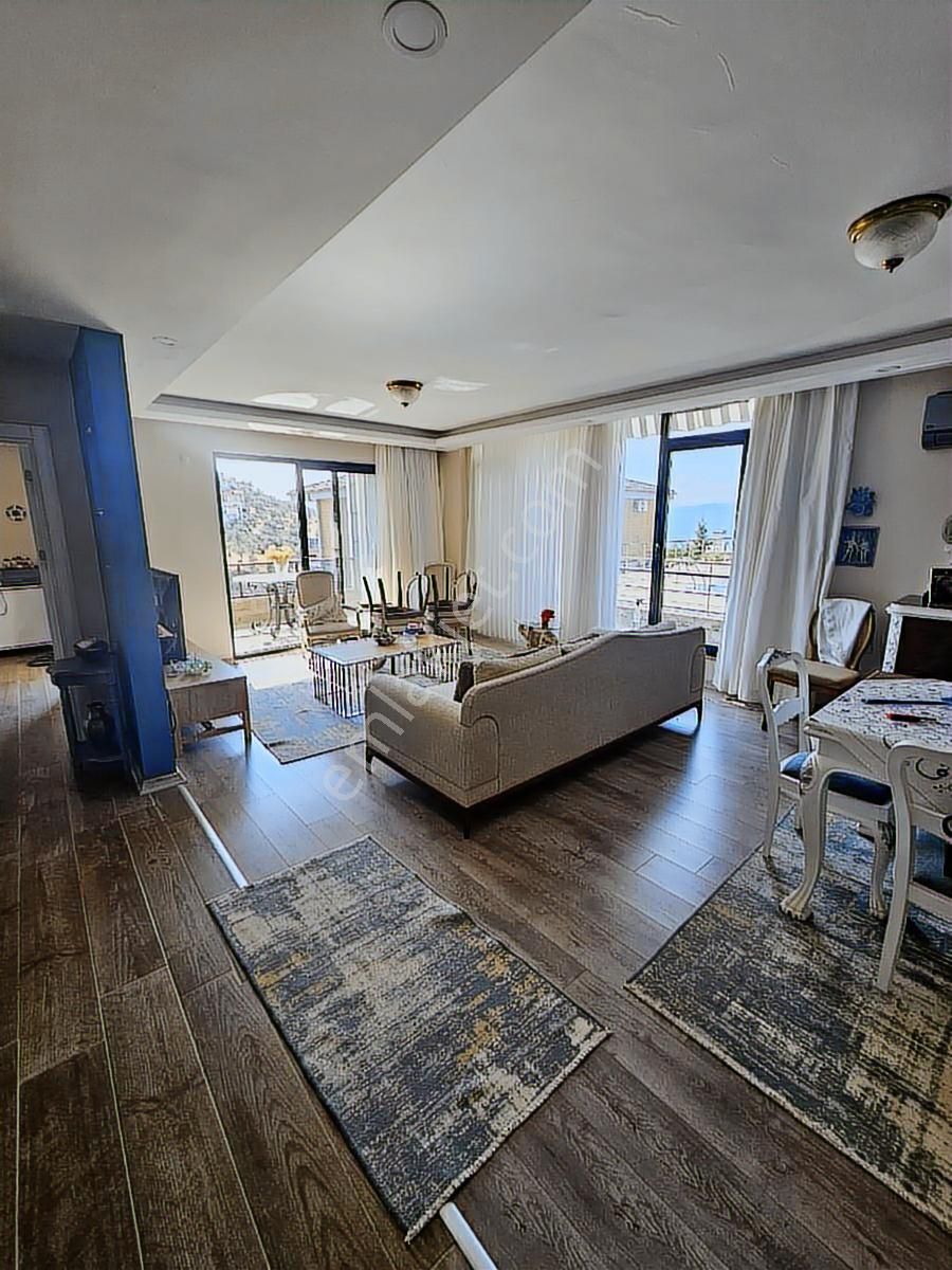 Pelitköy'de 5+2 Ultra Lüks Tripleks Villa - Görsel 11