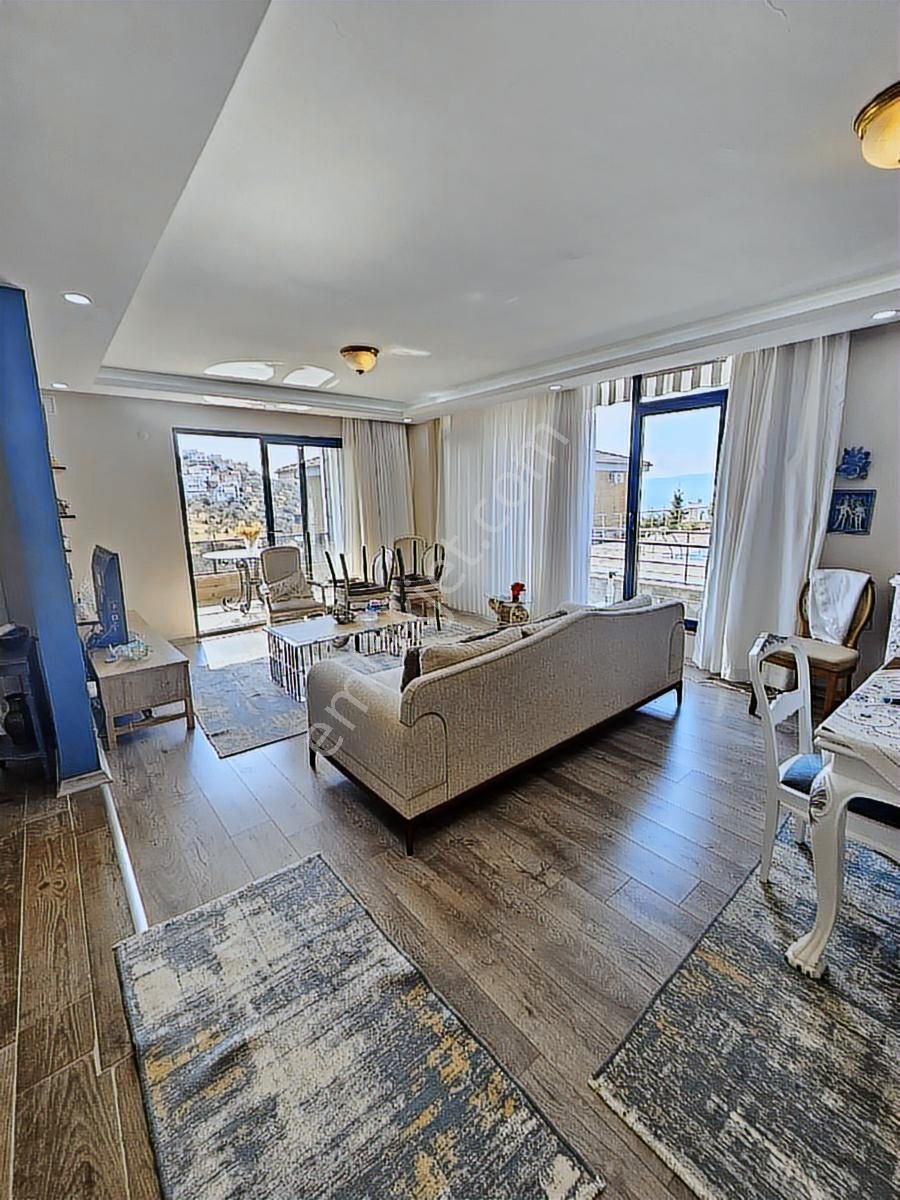 Pelitköy'de 5+2 Ultra Lüks Tripleks Villa - Görsel 12