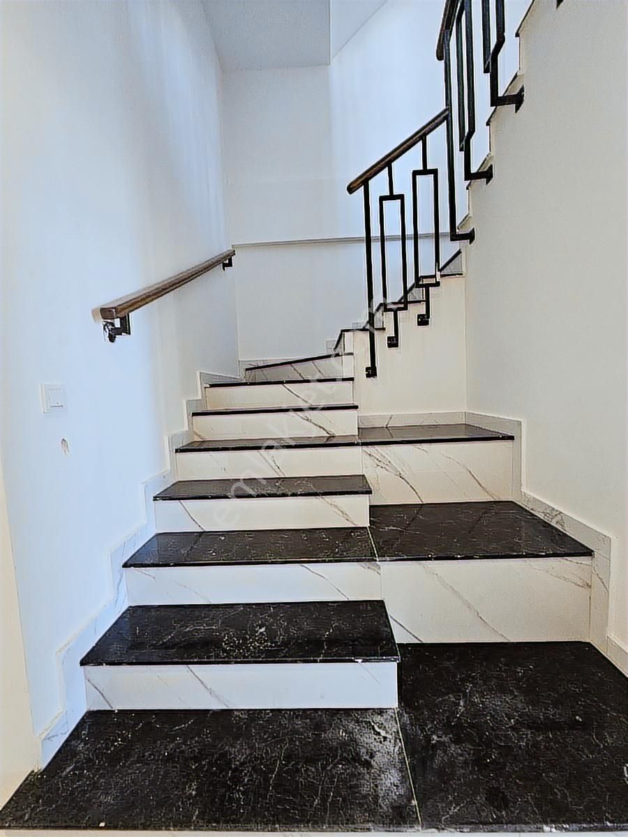 Deniz, Doğa Ve Şehir Avantajını Tek Çatıda Buluşturan 5+1 Villa - Görsel 17