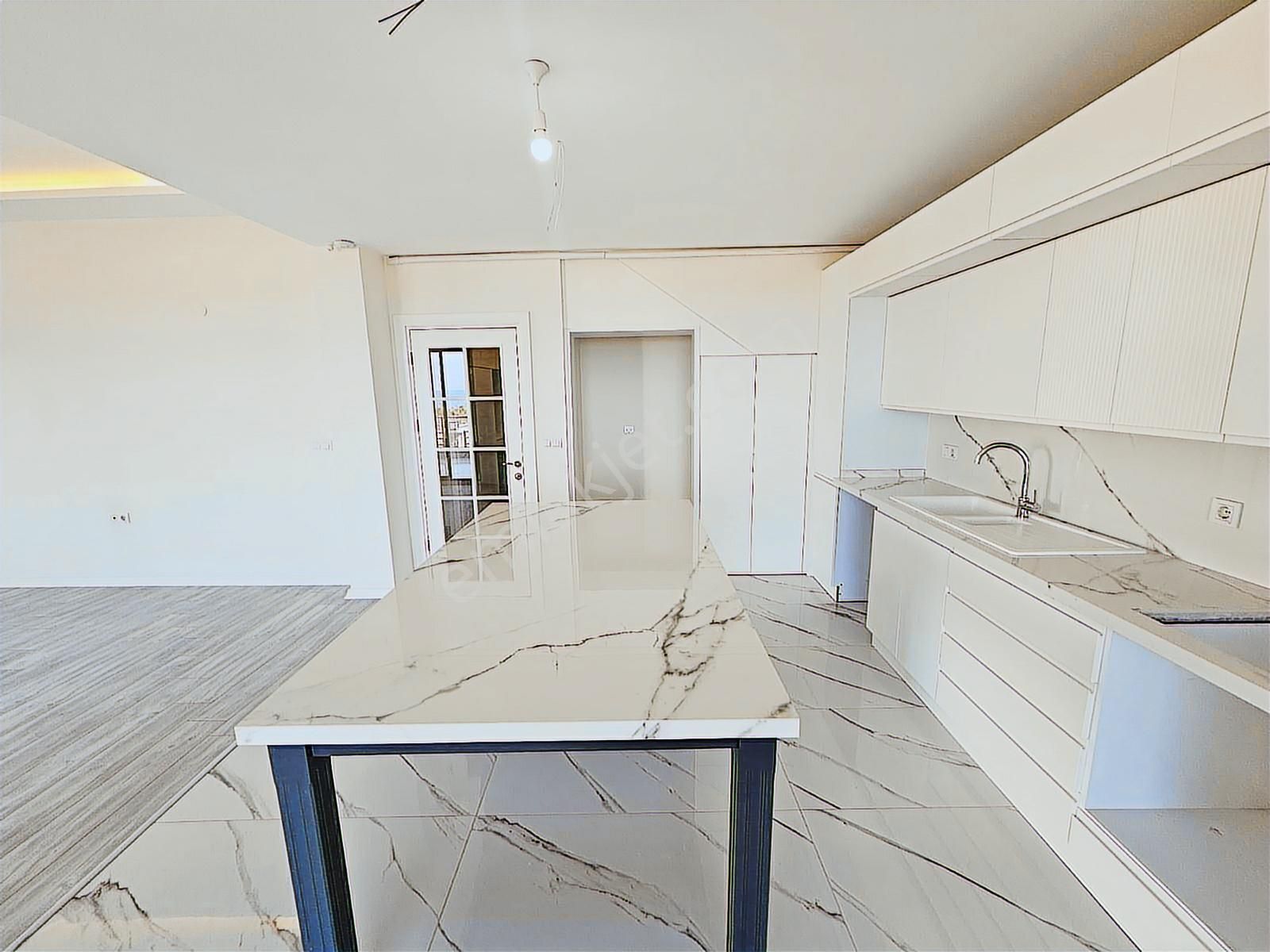 Deniz, Doğa Ve Şehir Avantajını Tek Çatıda Buluşturan 5+1 Villa - Görsel 6