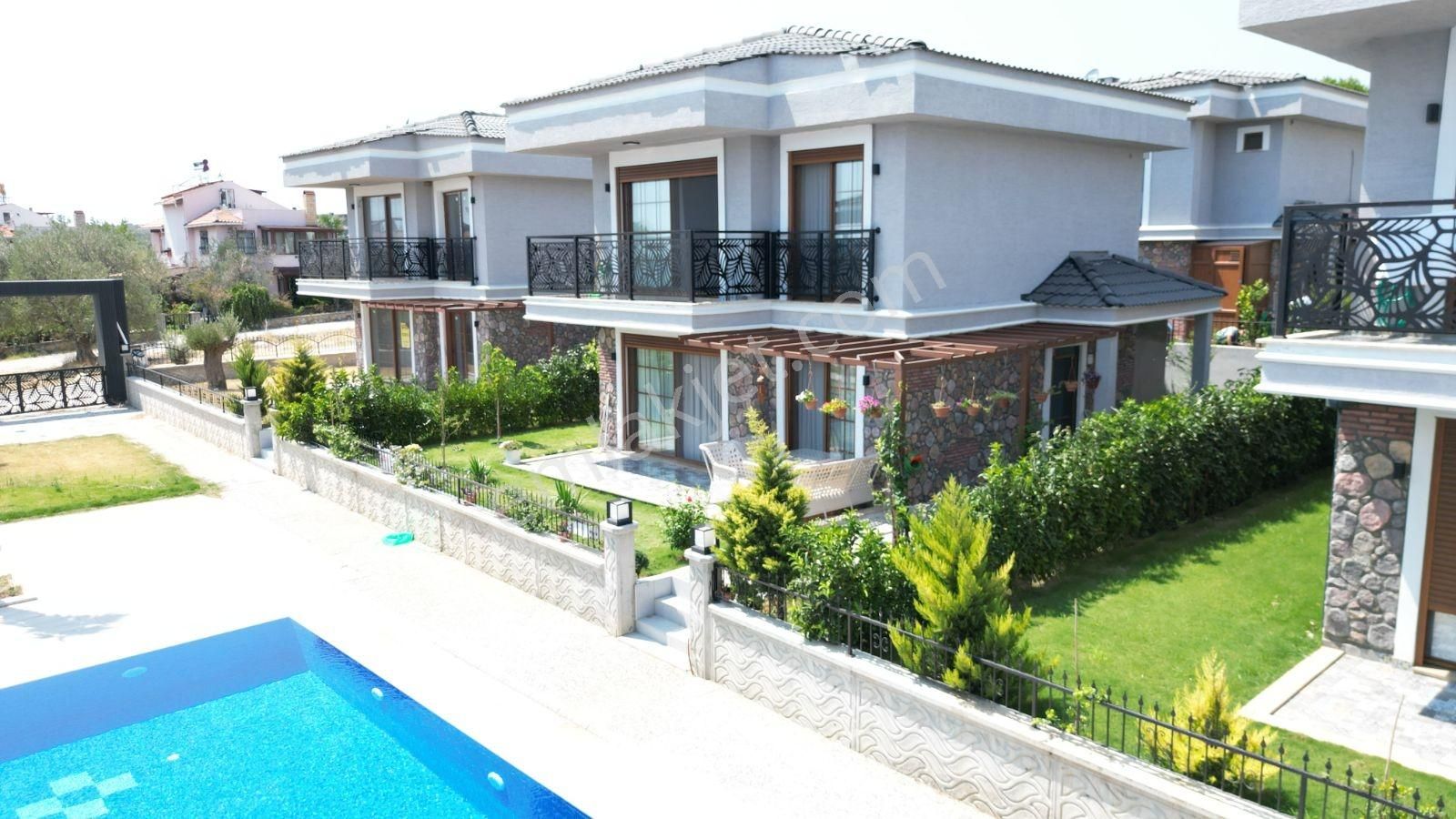 Onmax Karaağaç'ta Denize Yakın,havuzlu Lüks 3+1 Villa