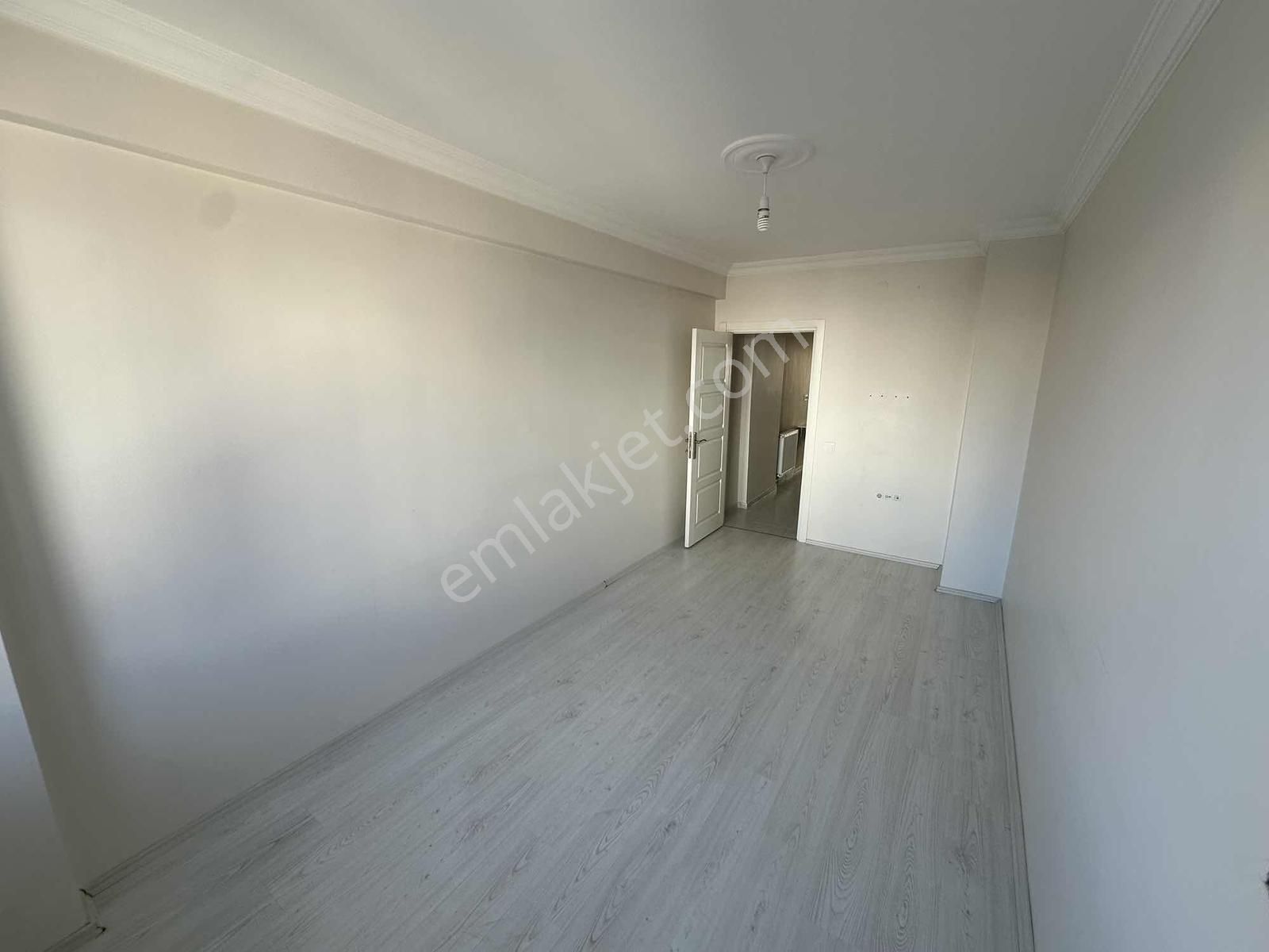 Çamlıca Mahallesi Ara Kat Sınırsız Kredili 1+1 Daire