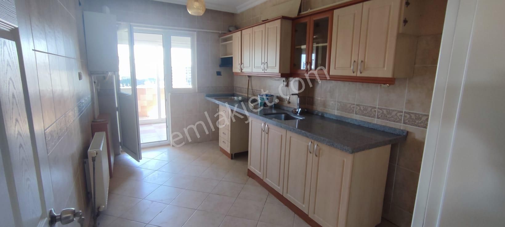 Esentepe Mahallesinde Site İçinde Kiralık Daire P.no:1207 M