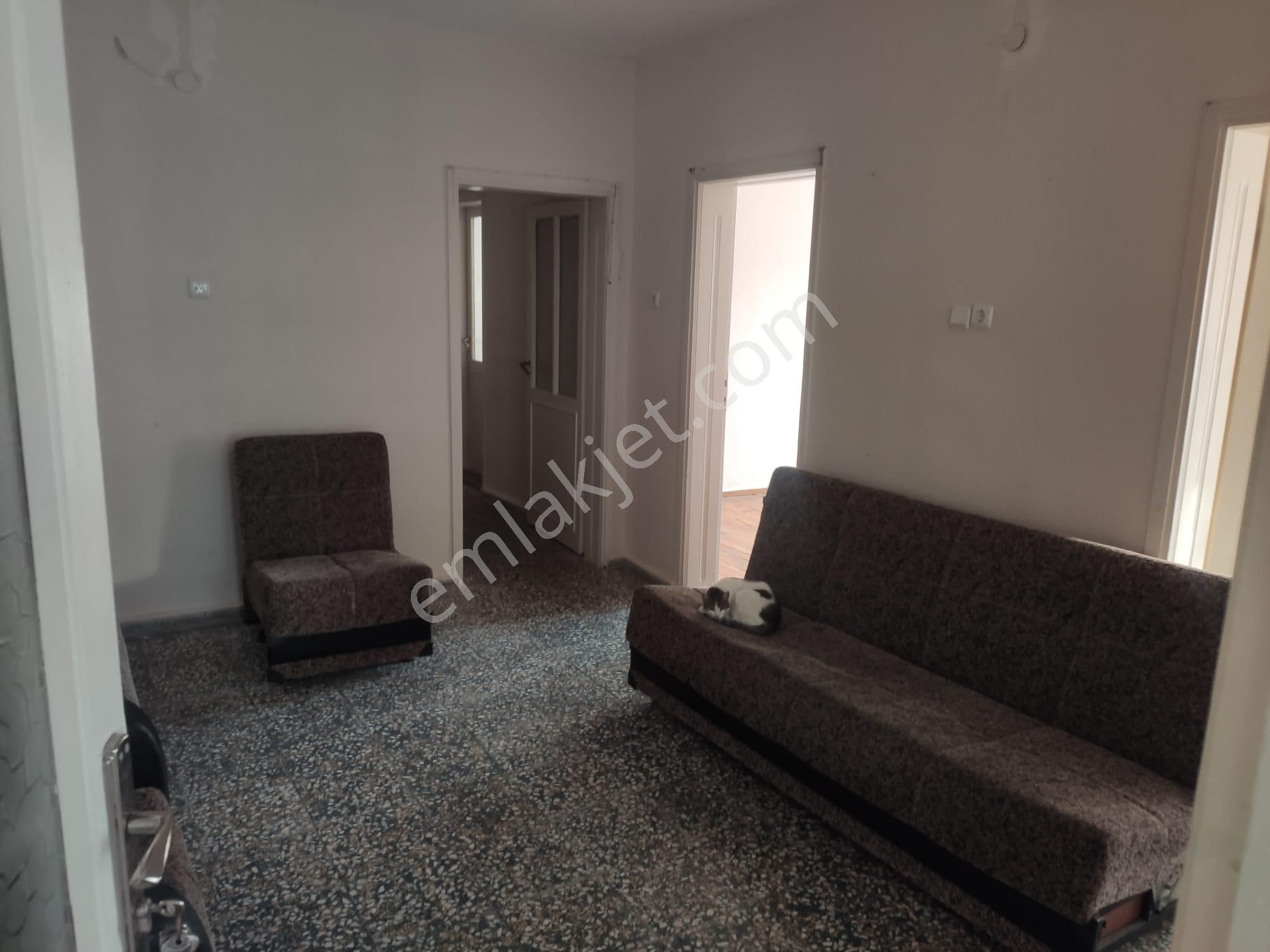 İzmir Konak İlçesinde Güney Mahallesinde Satılık 3+1 Ev