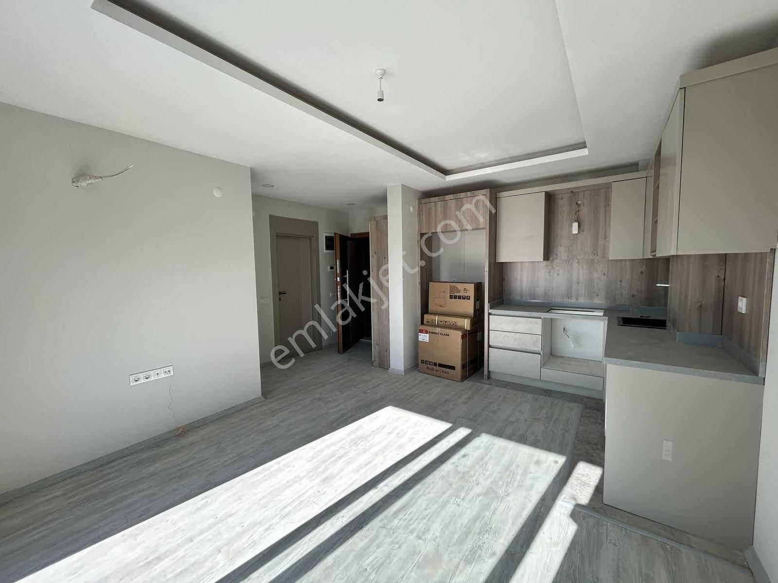 Göçerler'de Satılık Lüks 1+1 Katta Daire Havuzlu - Görsel 14