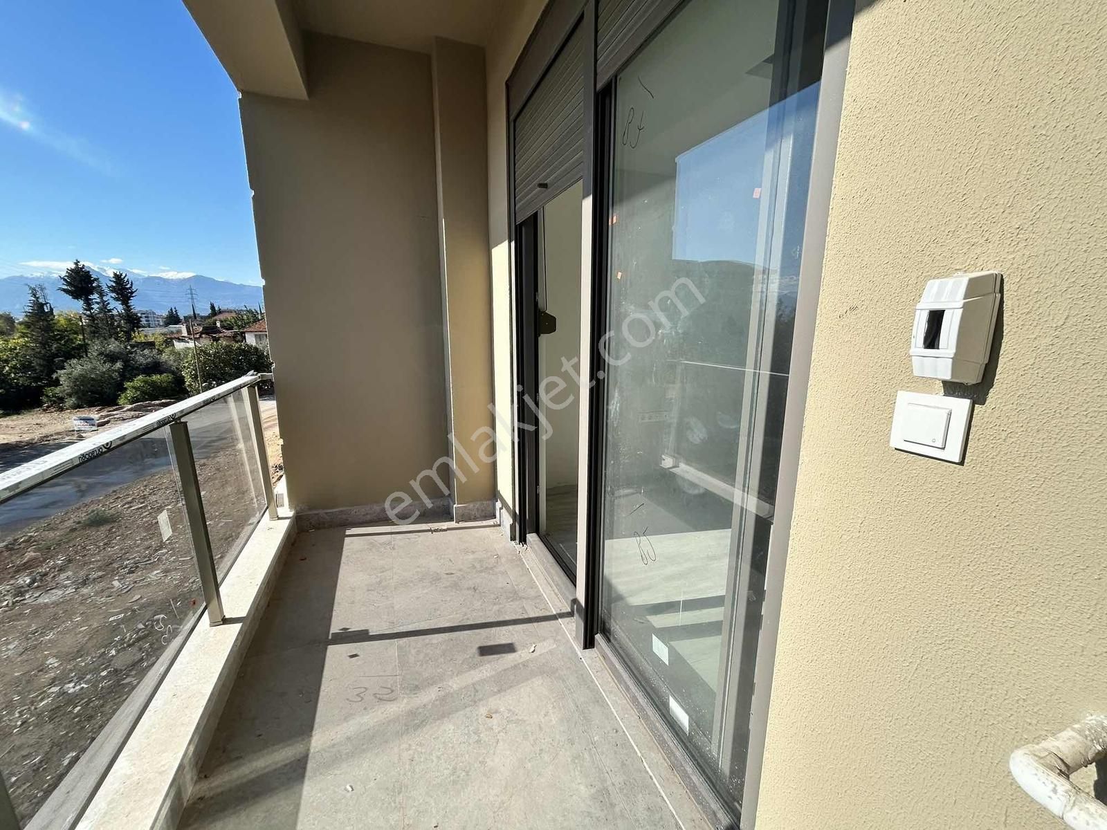 Göçerler'de Satılık Lüks 1+1 Katta Daire Havuzlu - Görsel 3