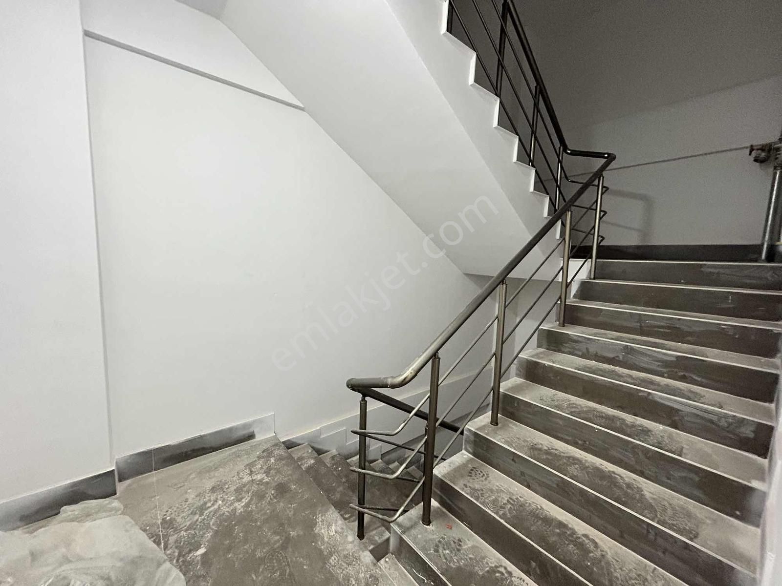 Göçerler'de Satılık Lüks 1+1 Katta Daire Havuzlu - Görsel 16