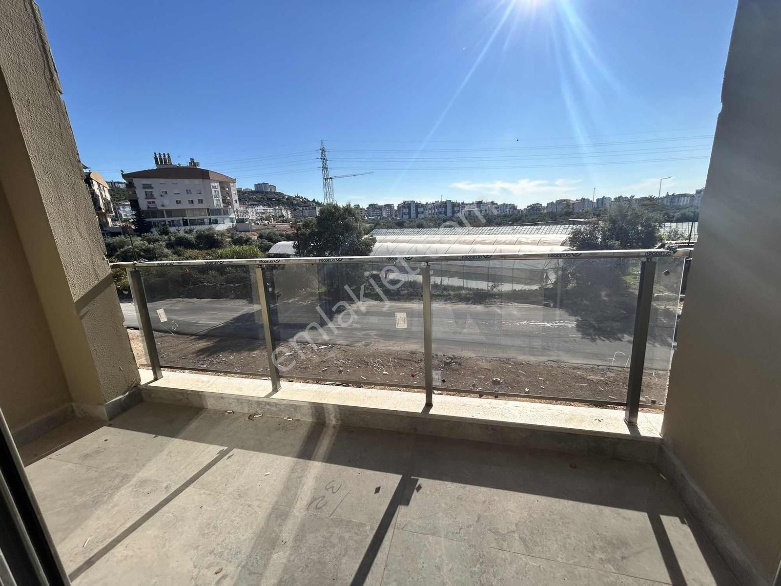 Göçerler'de Satılık Lüks 1+1 Katta Daire Havuzlu - Görsel 32