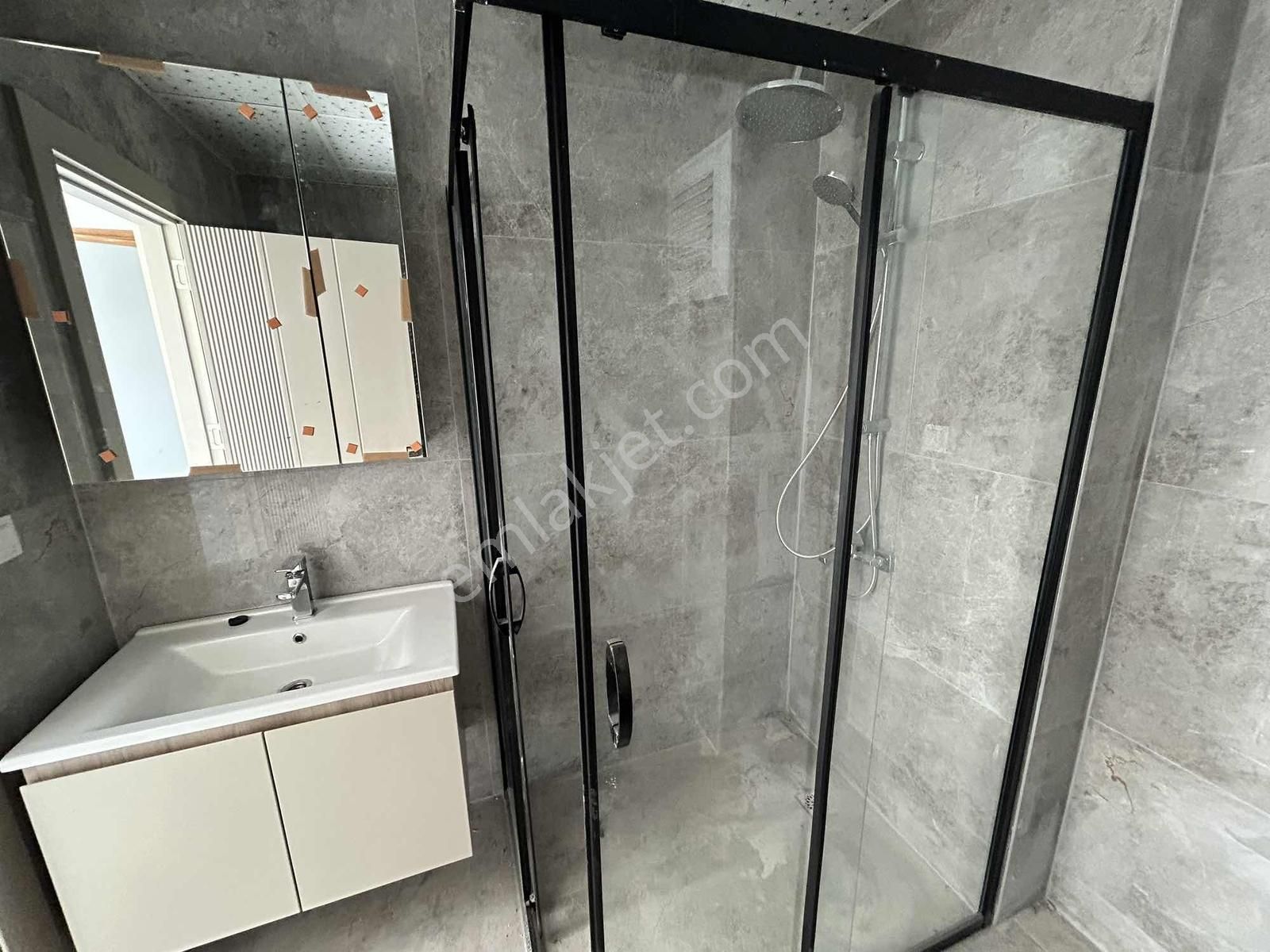 Göçerler'de Satılık Lüks 1+1 Katta Daire Havuzlu - Görsel 5