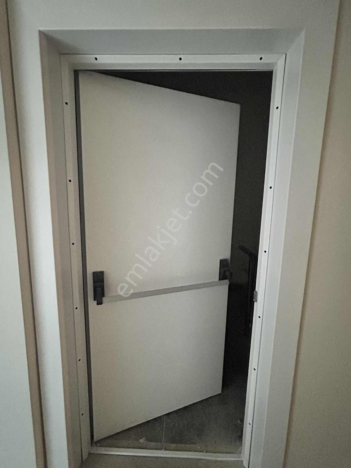 Göçerler'de Satılık Lüks 1+1 Katta Daire Havuzlu - Görsel 8