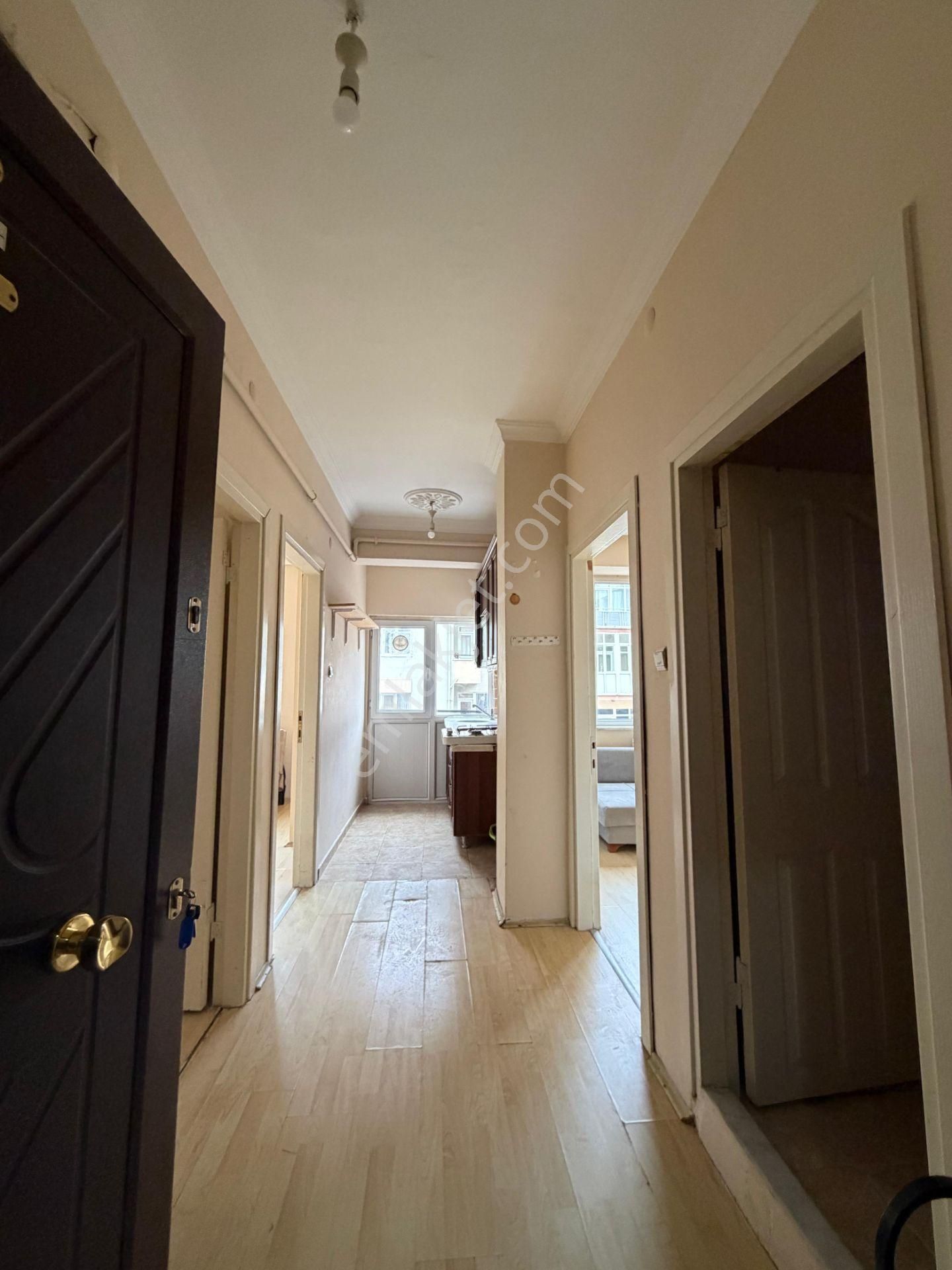 Akademi'den Şimşek Sokak Üzeri Ara Kat Balkonlu Köşe Kiralık 2+1 - Görsel 7