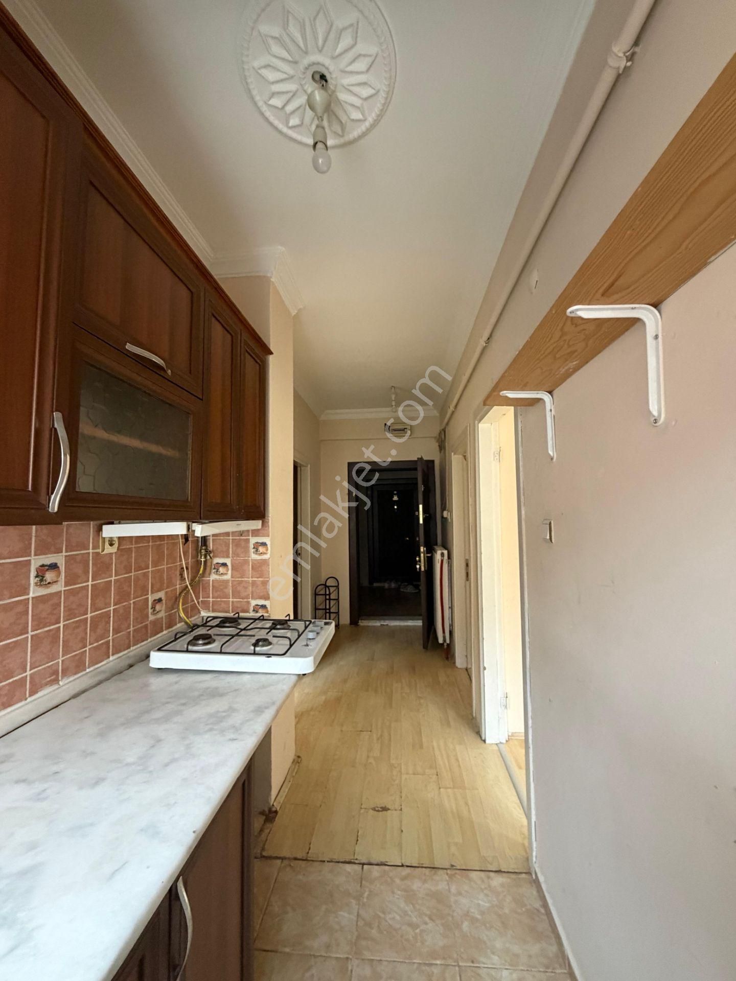 Akademi'den Şimşek Sokak Üzeri Ara Kat Balkonlu Köşe Kiralık 2+1 - Görsel 4