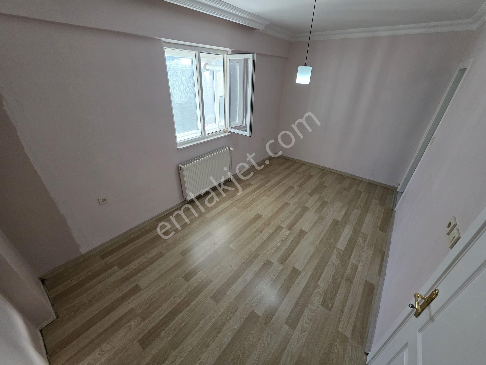 Yetkisi Irmaksudan Pazar Pazarı İçinde 3+1 Ön Cephe Ayrı Mutfak Daire - Görsel 12