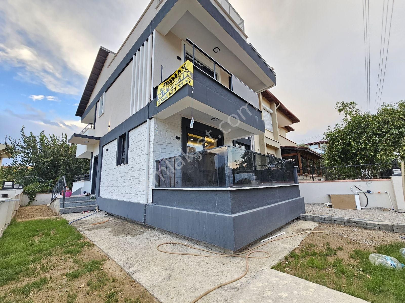 Onmax Öğretmenlerde Denize Yakın Satılık Müstakil Lüks Villa - Görsel 2