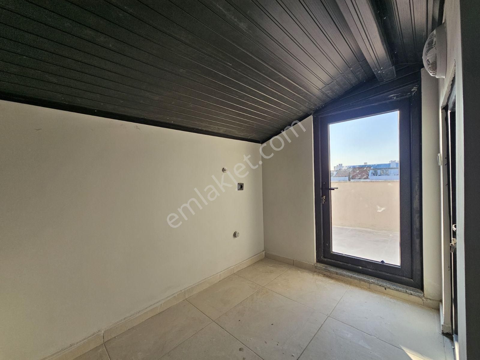 Onmax Öğretmenlerde Denize Yakın Satılık Müstakil Lüks Villa - Görsel 27