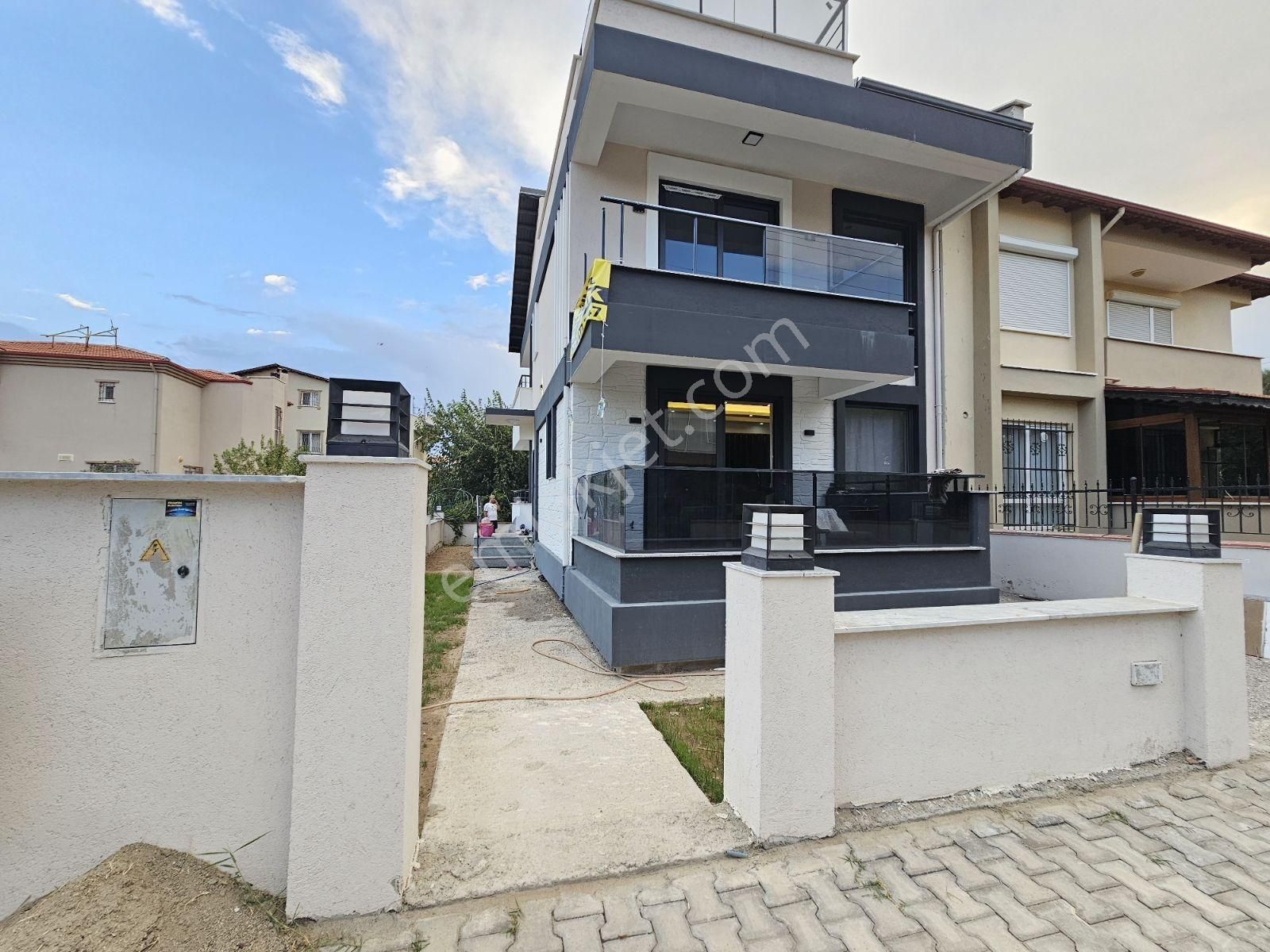 Onmax Öğretmenlerde Denize Yakın Satılık Müstakil Lüks Villa - Görsel 18