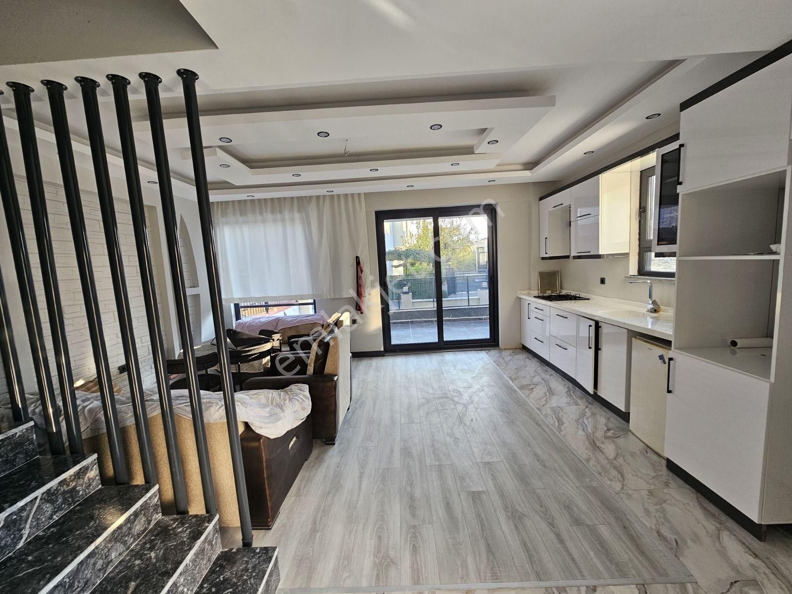 Onmax Öğretmenlerde Denize Yakın Satılık Müstakil Lüks Villa - Görsel 29