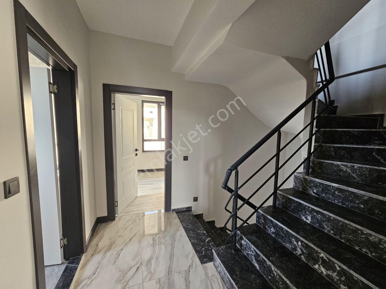 Onmax Öğretmenlerde Denize Yakın Satılık Müstakil Lüks Villa - Görsel 12