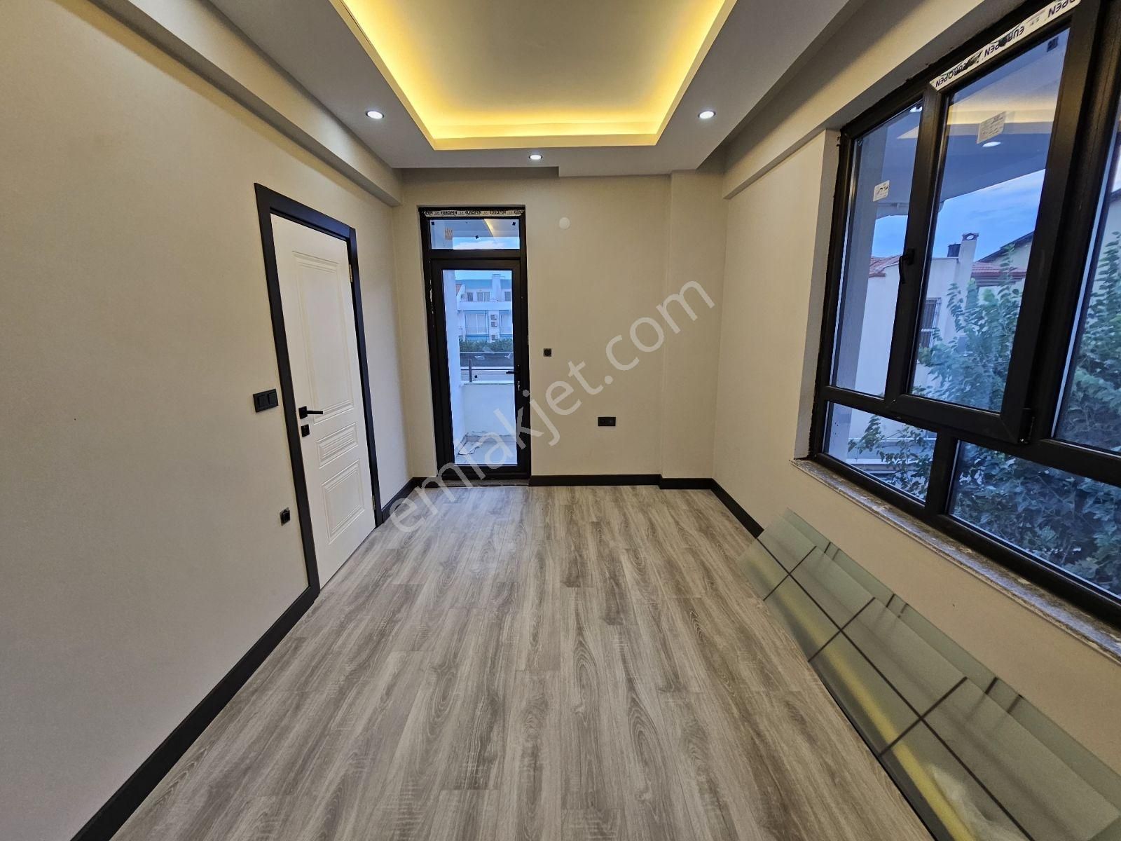 Onmax Öğretmenlerde Denize Yakın Satılık Müstakil Lüks Villa - Görsel 15