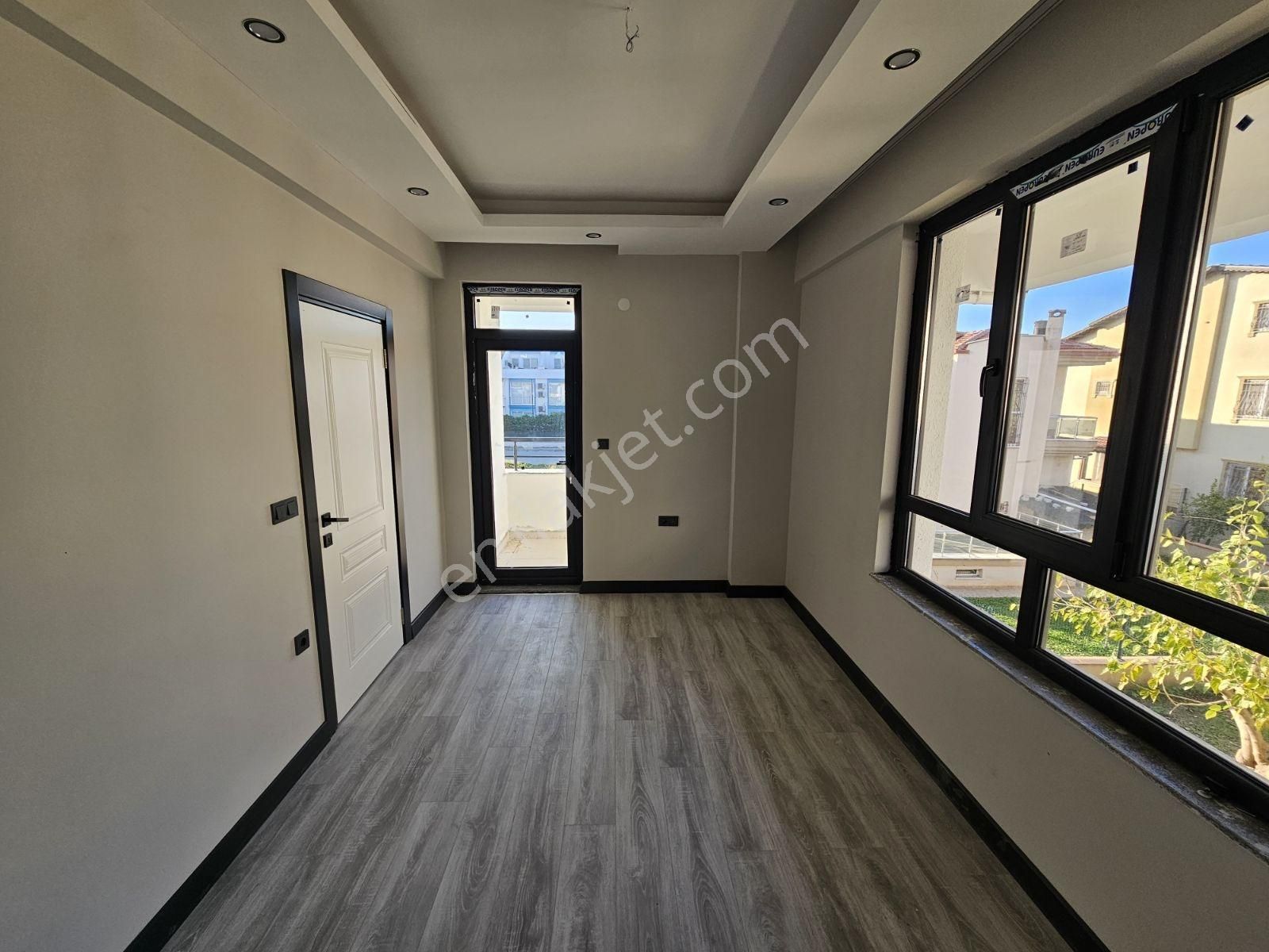 Onmax Öğretmenlerde Denize Yakın Satılık Müstakil Lüks Villa - Görsel 3