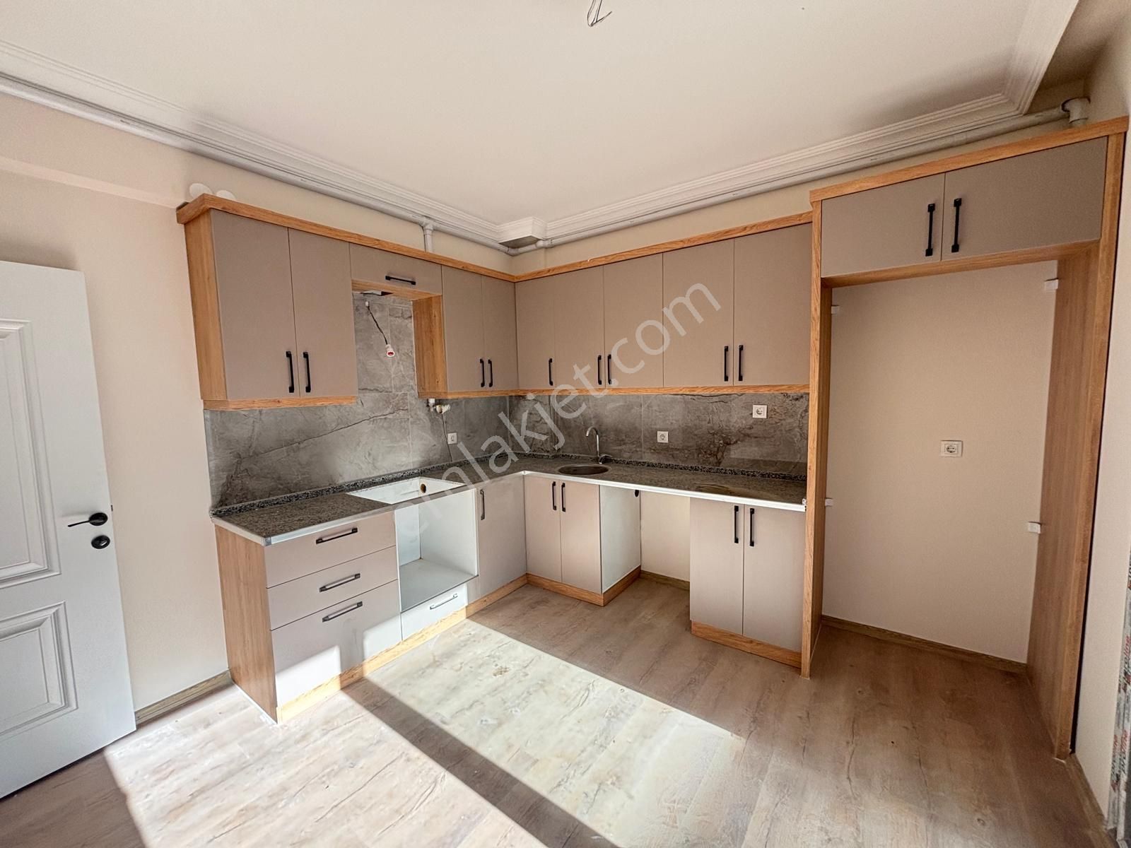 Satılık Fatih Caddesinde 2+1 90 M2 Otoparklı Sıfır Daire Kat2 - Görsel 6