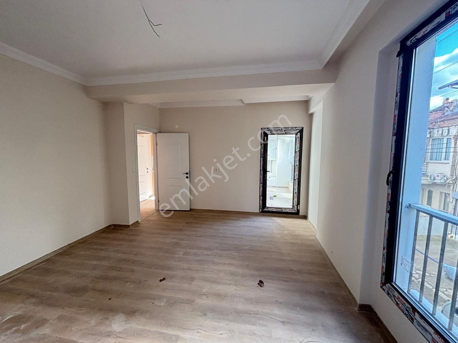 Satılık Fatih Caddesinde 2+1 90 M2 Otoparklı Sıfır Daire Kat2 - Görsel 2