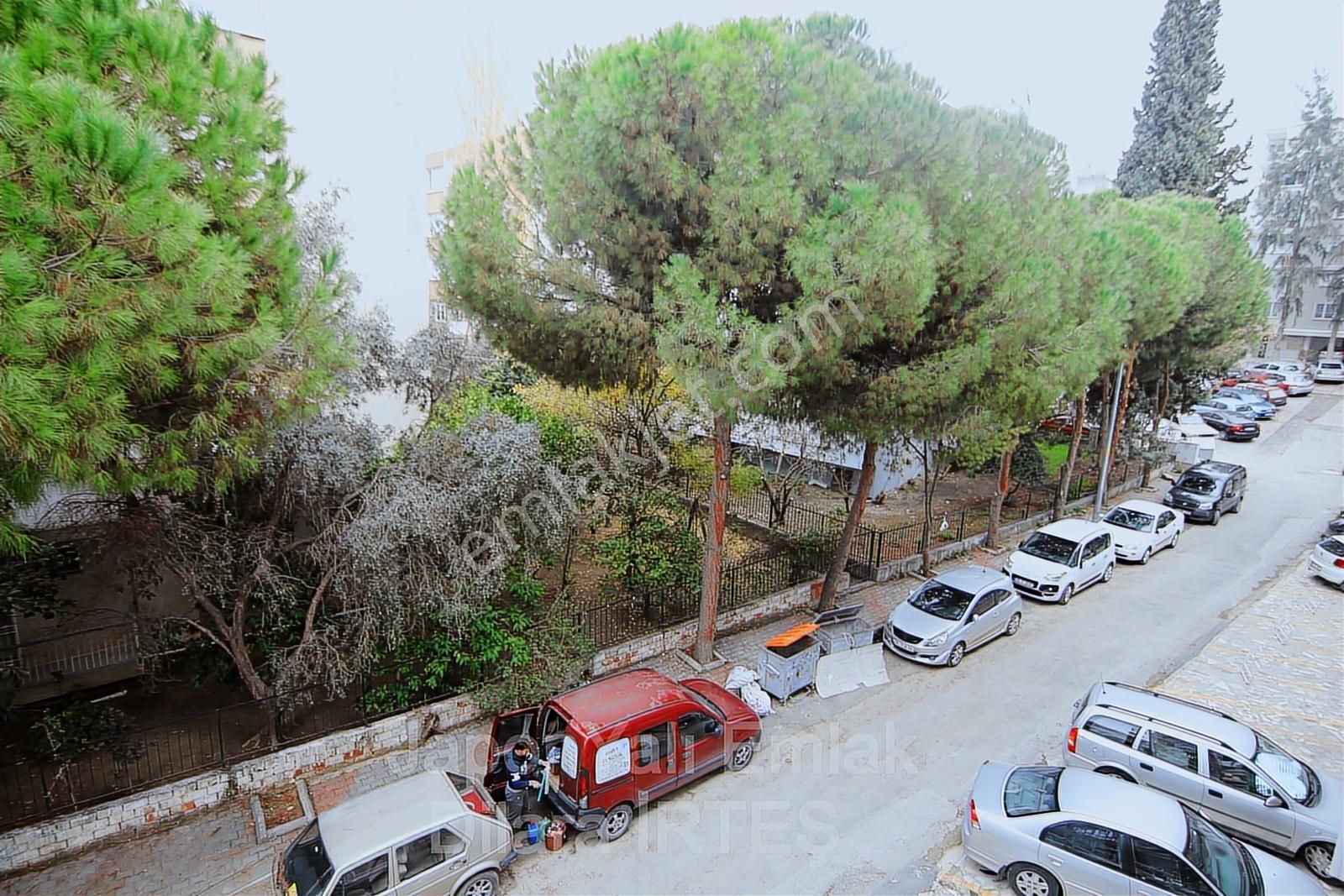 Poligon Metro Yakını Otoparklı Satılık Tadilatlı Daire