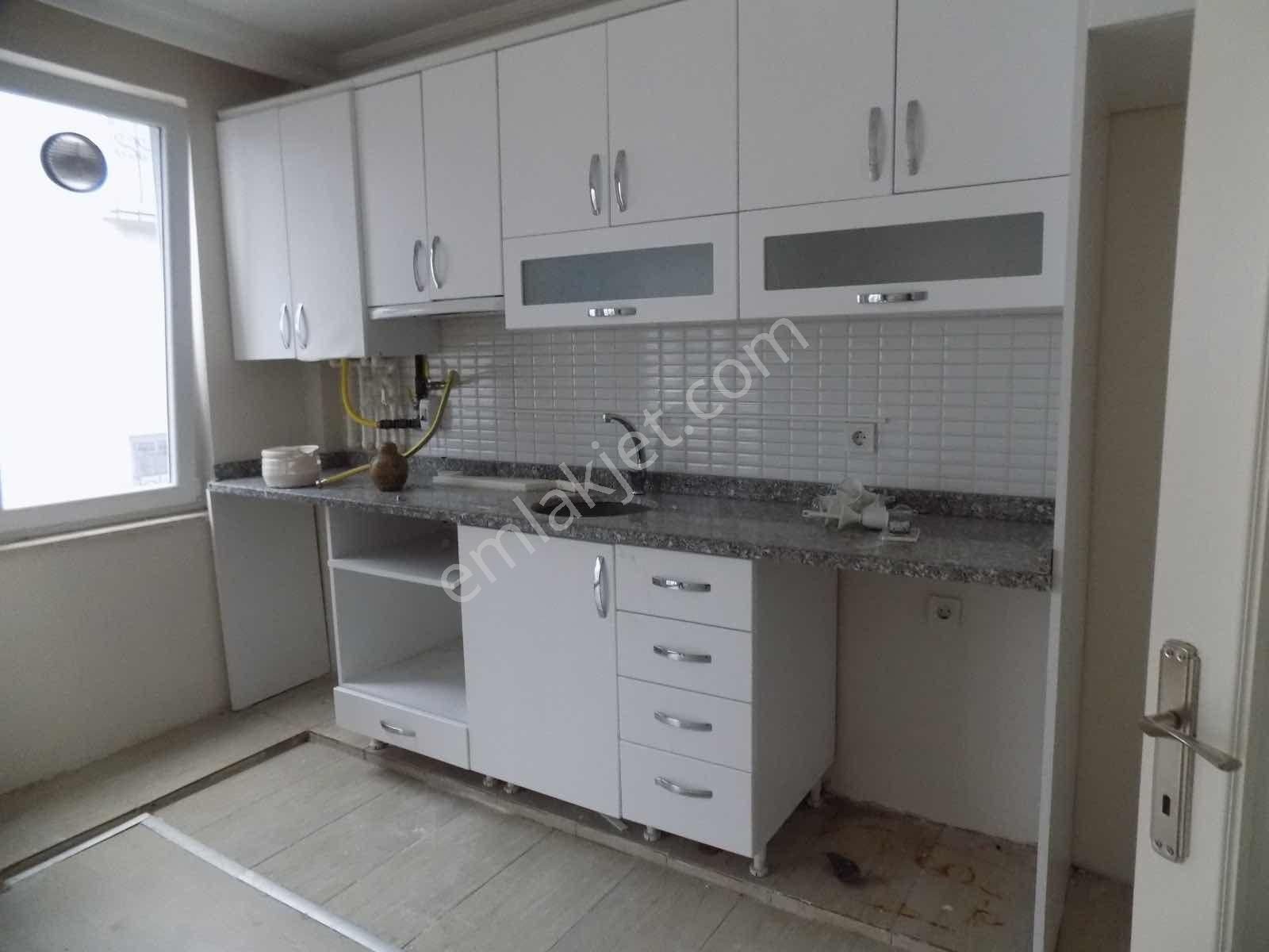 Cadde Dibinde 1.kat Çift Cephe Ferah Temiz 2+1 Lüks Daire +++ - Görsel 10