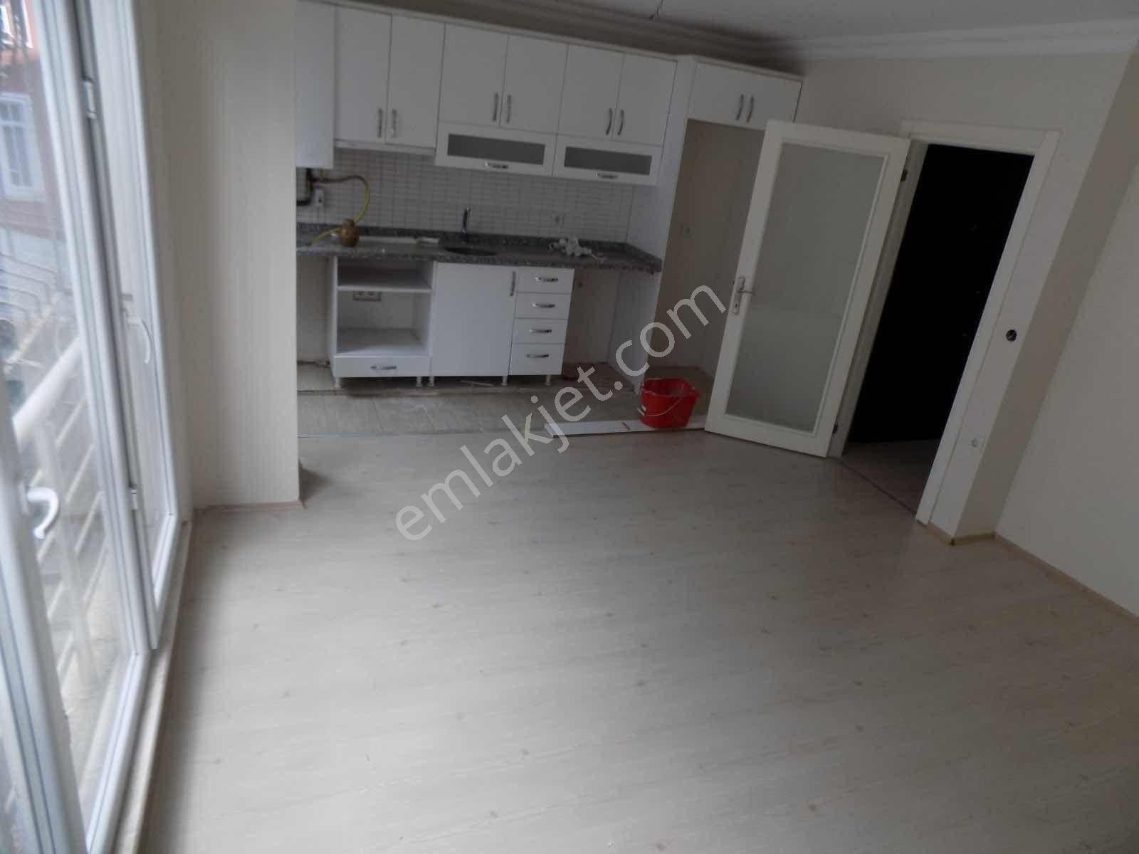 Cadde Dibinde 1.kat Çift Cephe Ferah Temiz 2+1 Lüks Daire +++ - Görsel 6