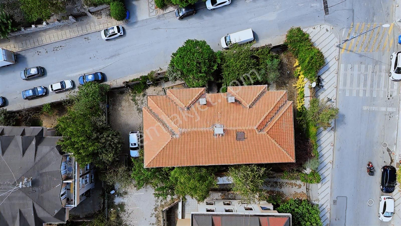 Çengelköy Sultanmuratta Ana Cadde Üzeri Satılık Tripleks Villa - Görsel 9