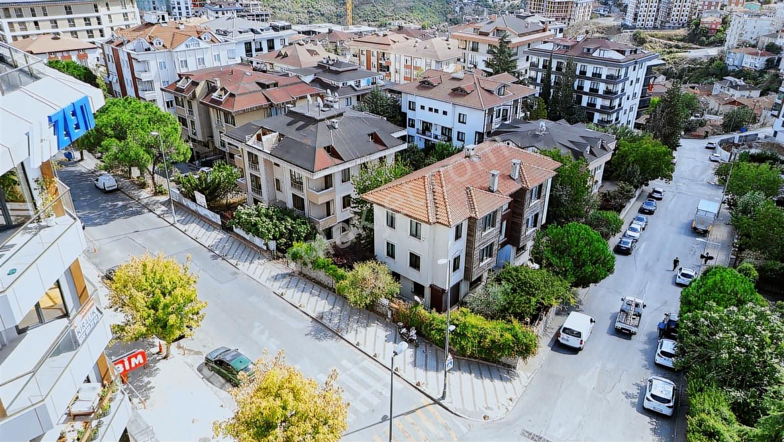 Çengelköy Sultanmuratta Ana Cadde Üzeri Satılık Tripleks Villa - Görsel 14