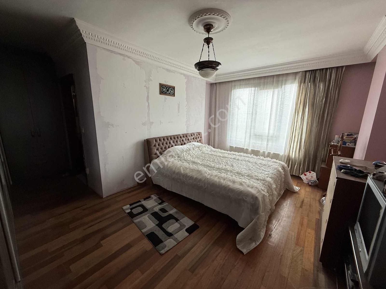 Çengelköy Sultanmuratta Ana Cadde Üzeri Satılık Tripleks Villa - Görsel 8