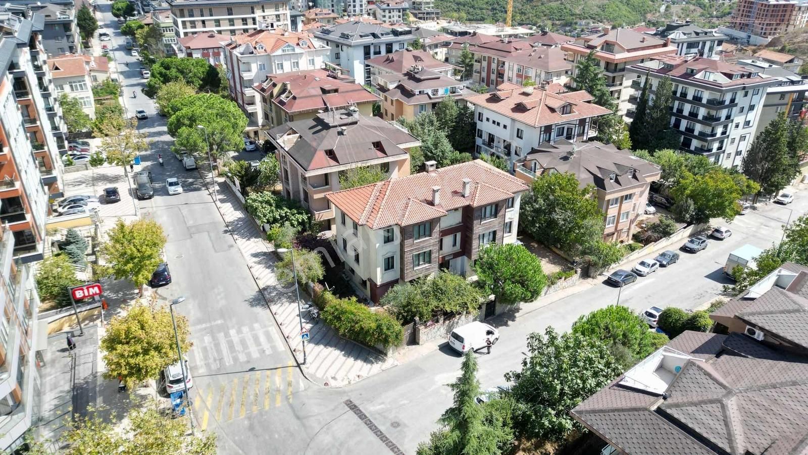 Çengelköy Sultanmuratta Ana Cadde Üzeri Satılık Tripleks Villa - Görsel 26