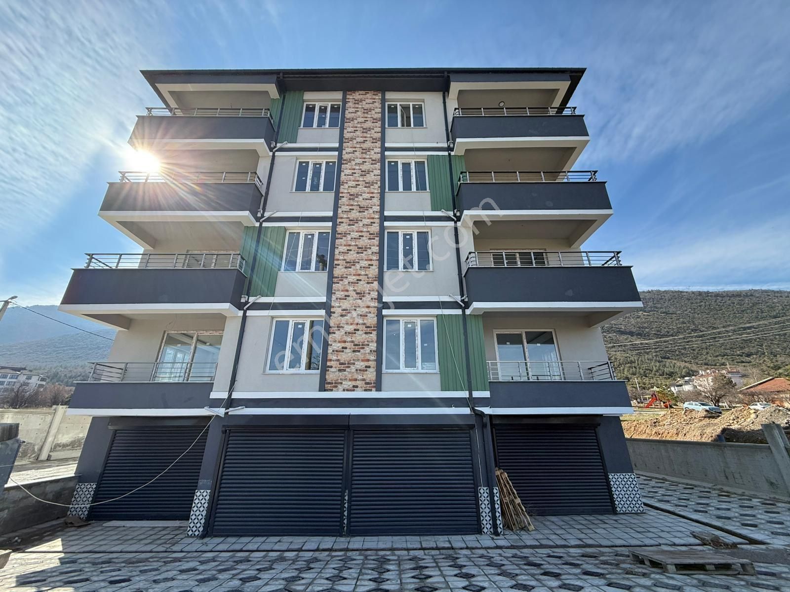 Rota’dan Satılık Gazi Mah. Garajlı Ferah 2+1 Daire… - Görsel 2