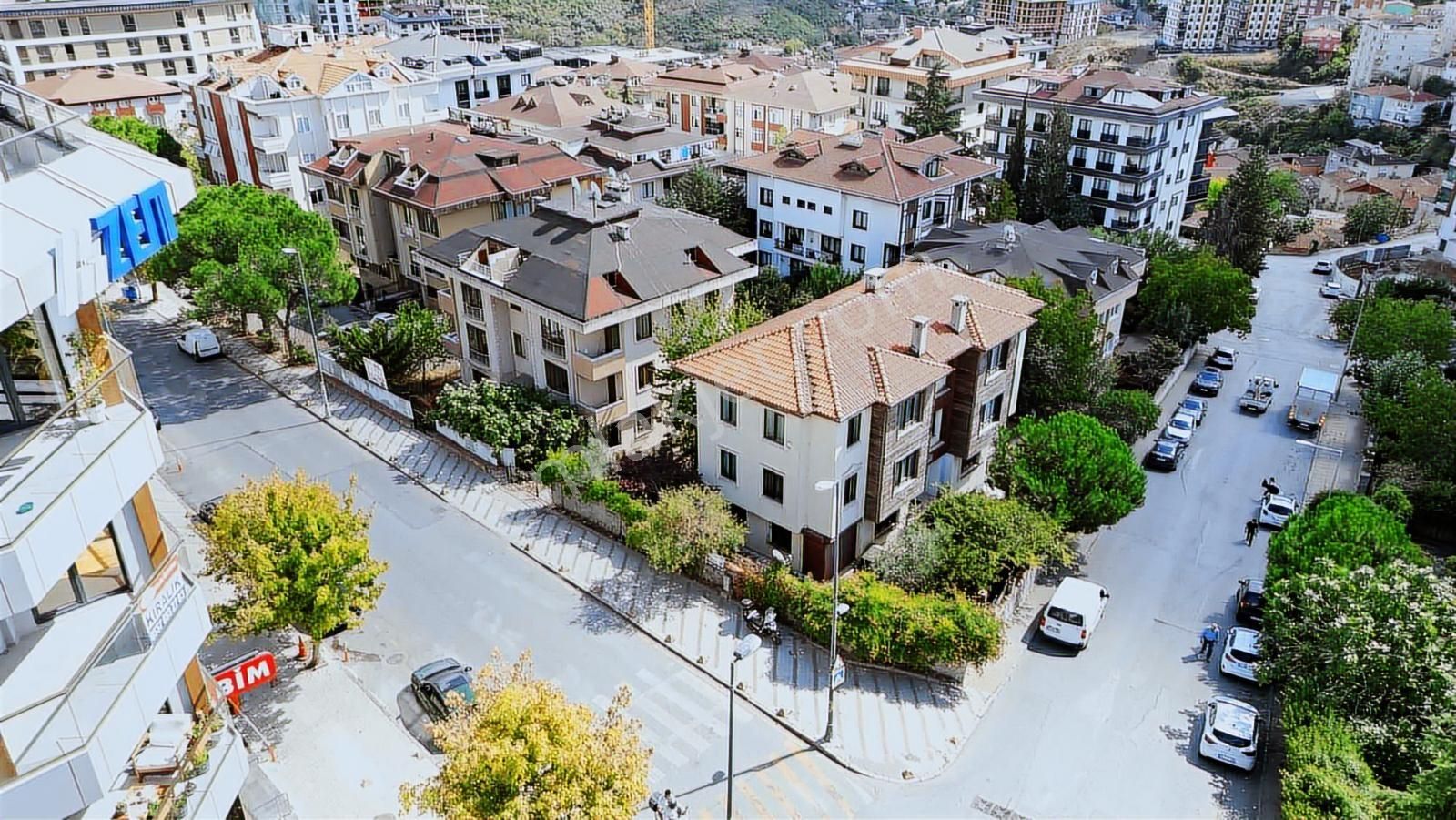 Çengelköy Sultanmuratta Ana Cadde Üzeri Kiralık Tripleks Villa - Görsel 3