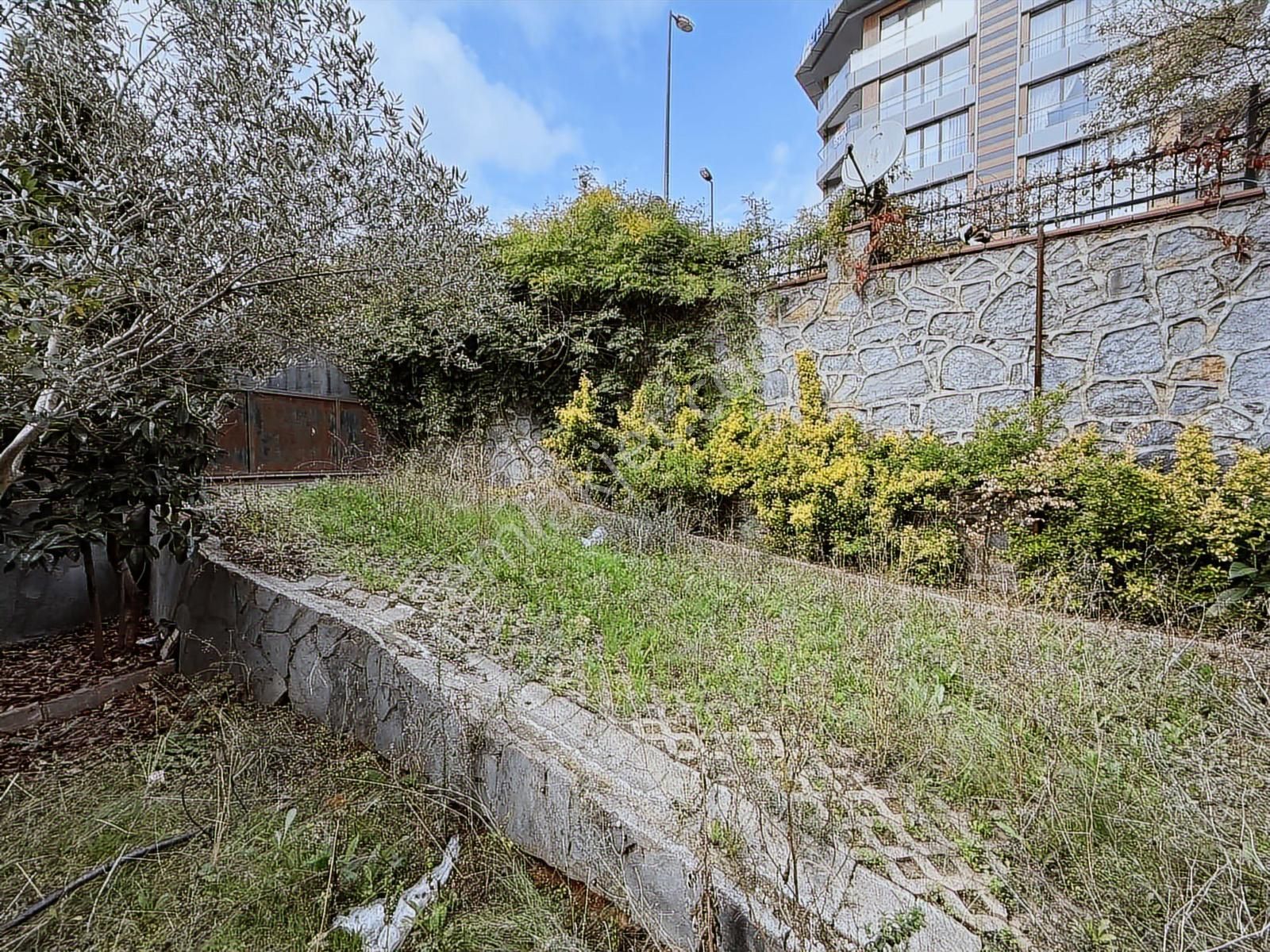 Çengelköy Sultanmuratta Ana Cadde Üzeri Kiralık Tripleks Villa - Görsel 17