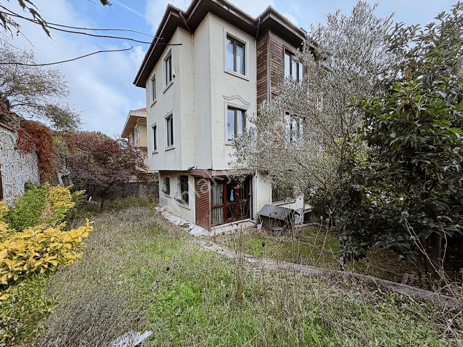 Çengelköy Sultanmuratta Ana Cadde Üzeri Kiralık Tripleks Villa - Görsel 20