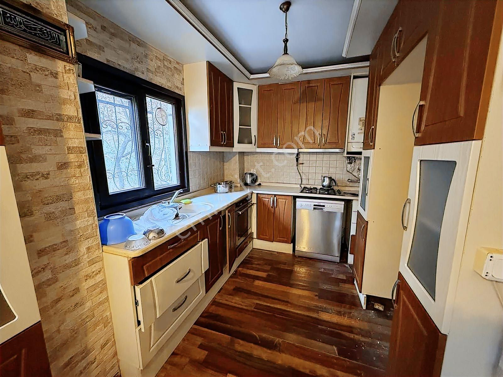 Çengelköy Sultanmuratta Ana Cadde Üzeri Kiralık Tripleks Villa - Görsel 18