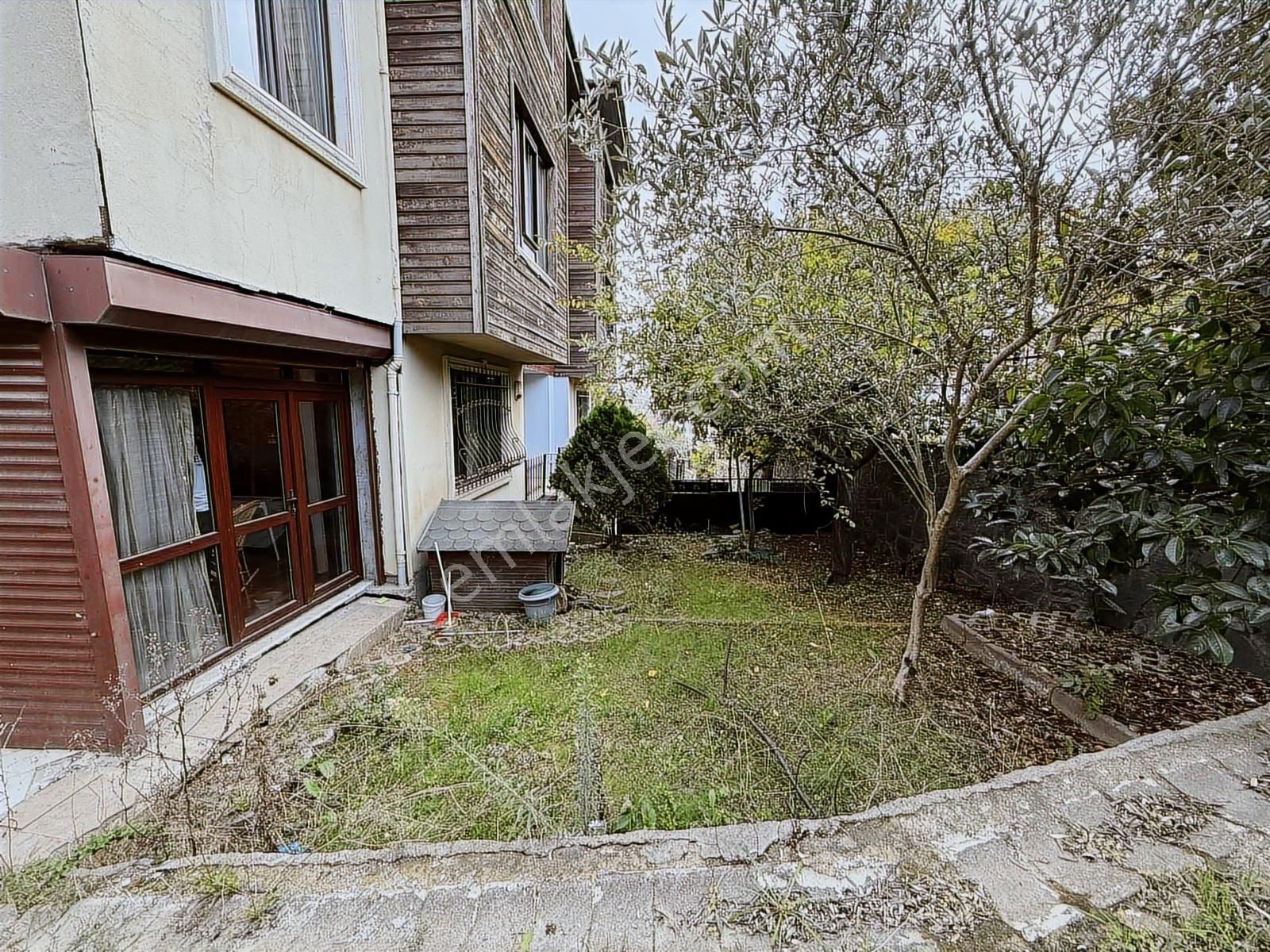 Çengelköy Sultanmuratta Ana Cadde Üzeri Kiralık Tripleks Villa - Görsel 15