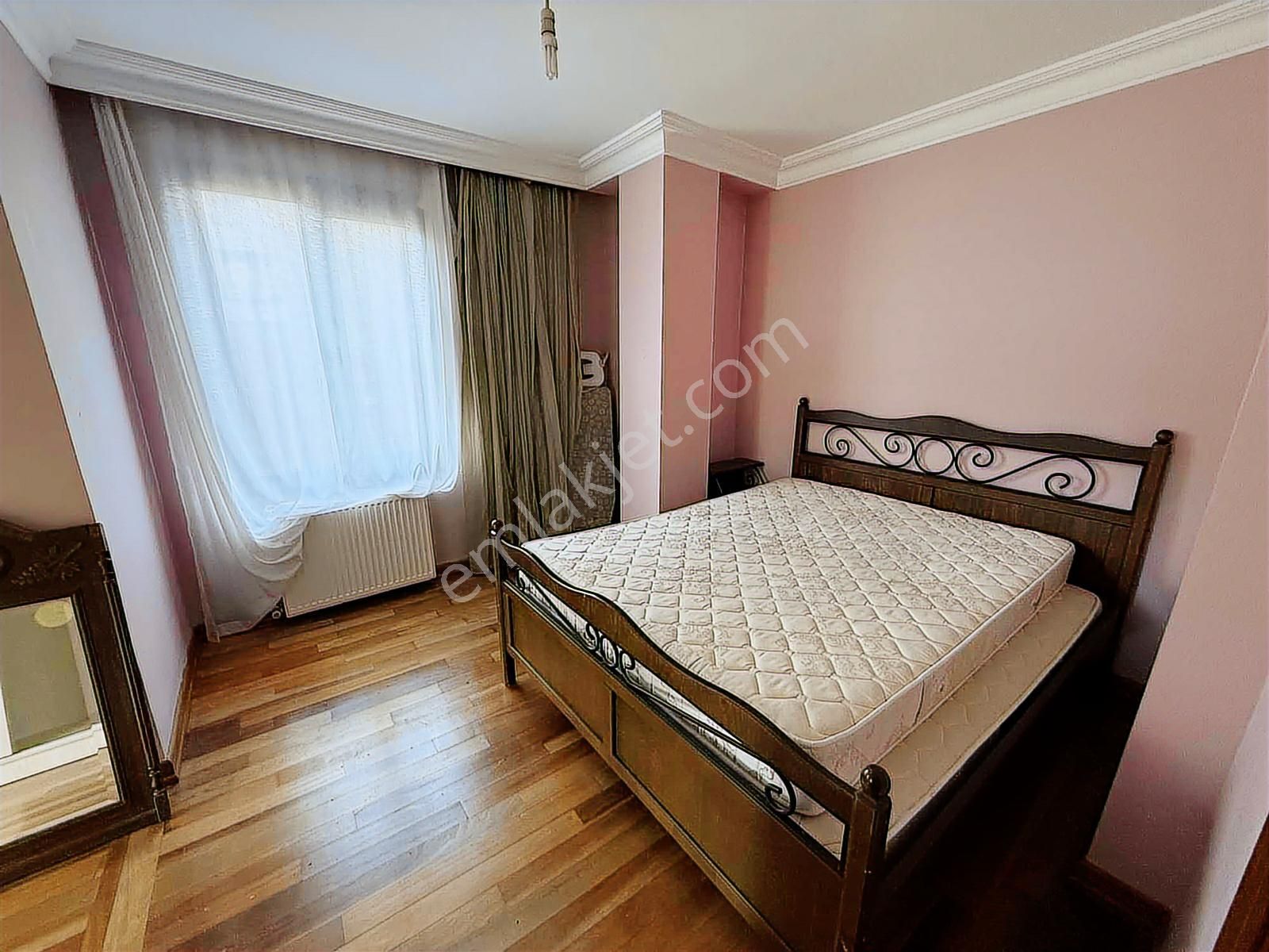 Çengelköy Sultanmuratta Ana Cadde Üzeri Kiralık Tripleks Villa - Görsel 24