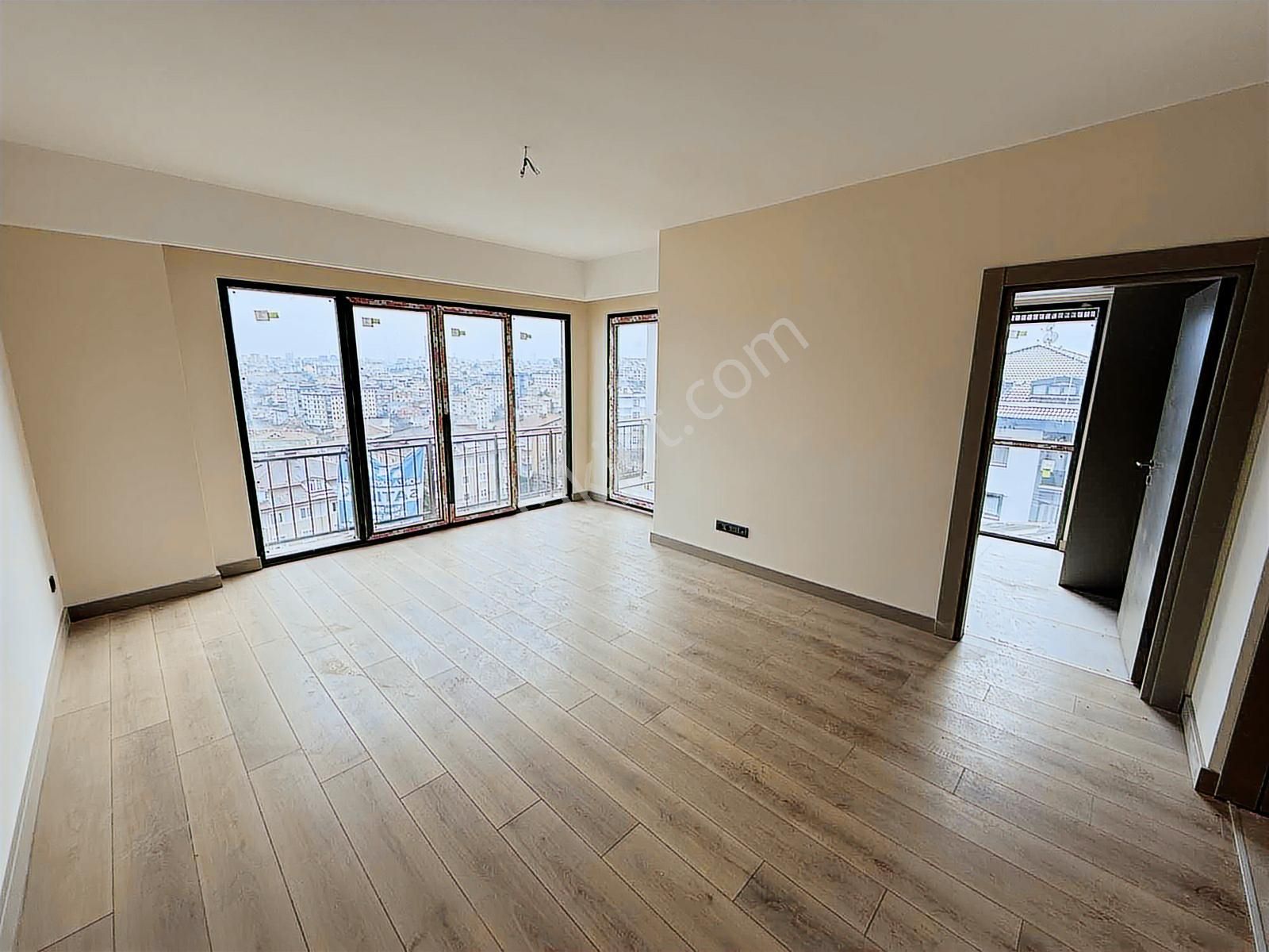 Çengelköy Ana Caddede Sıfır 2+1 Kapanmaz Manzara Lüks