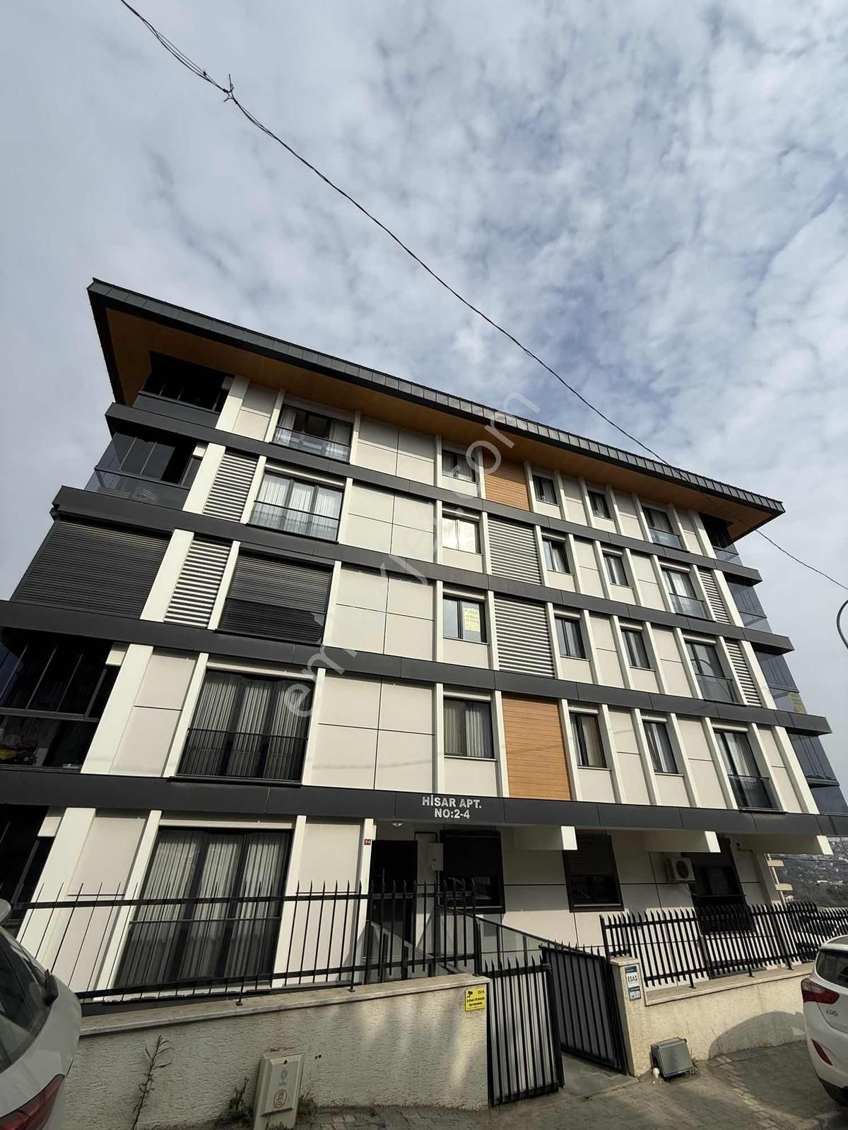 Çengelköy Bahçelievlerde 3+1 Asansörlü Otoparklı Kiralık