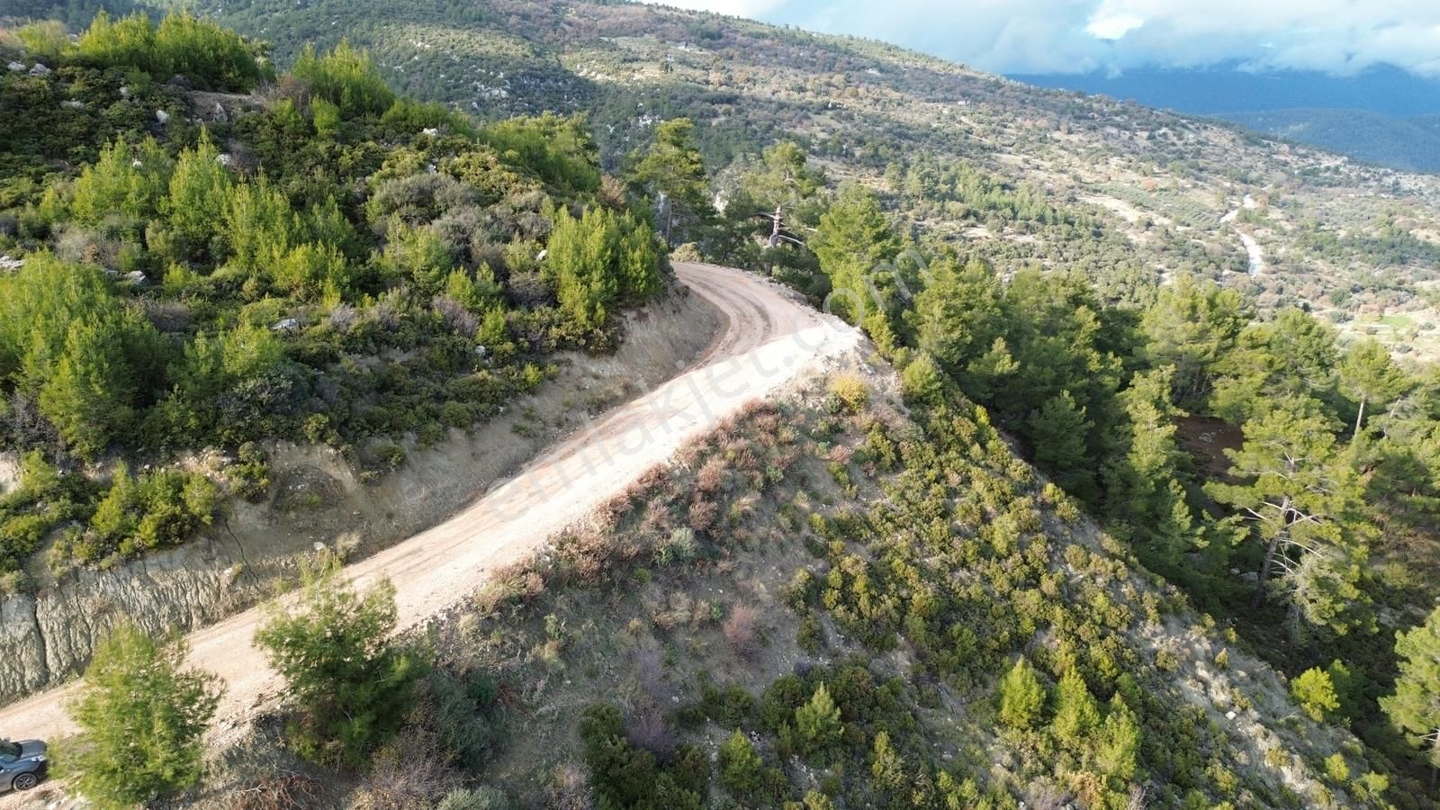 Kaş Akörü'de 2756 M2 Arazi + 1000 M2 Sera Tek Tapu - Görsel 2